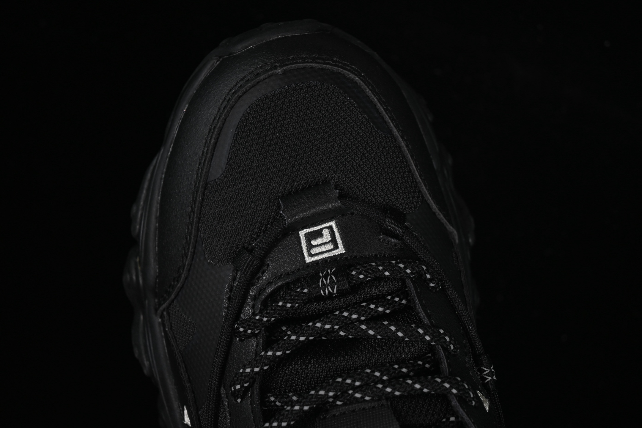 💰220纯原
 Fila Heritage Fluid 猫爪5.0 斐乐绑带复古老爹鞋 F12M412105FBK
尺码：35.5 36 36.5 37.5 38 38.5 39 40 40.5 41 42.5 43 44 D.C3
