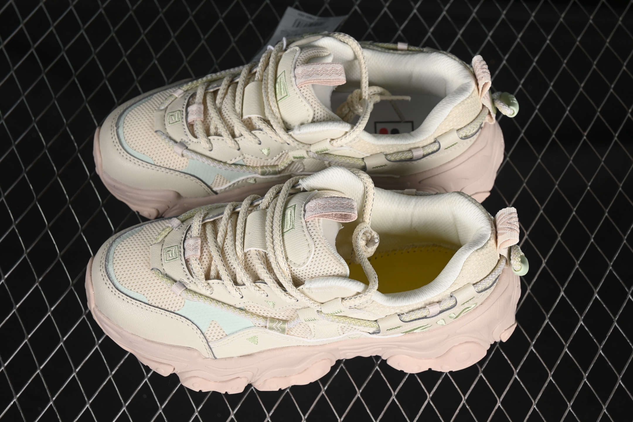💰220纯原
 Fila Heritage Fluid 猫爪5.0 斐乐绑带复古老爹鞋 F12W432101FAP
尺码：35.5 36 36.5 37.5 38 38.5 39 40 D.C3