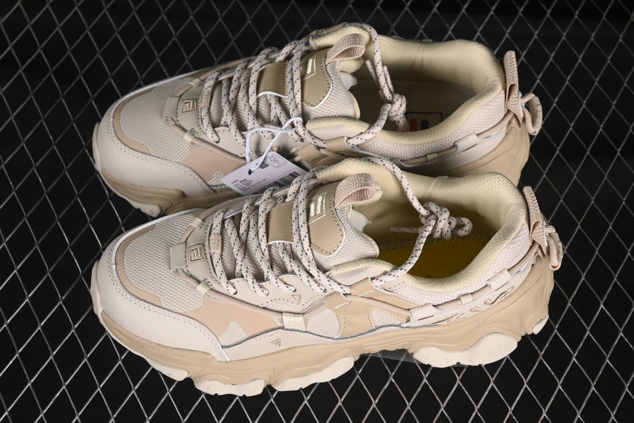 💰220纯原
 Fila Heritage Fluid 猫爪5.0 斐乐绑带复古老爹鞋 F12M412105FOS
尺码：39 40 40.5 41 42.5 43 44 D.C3