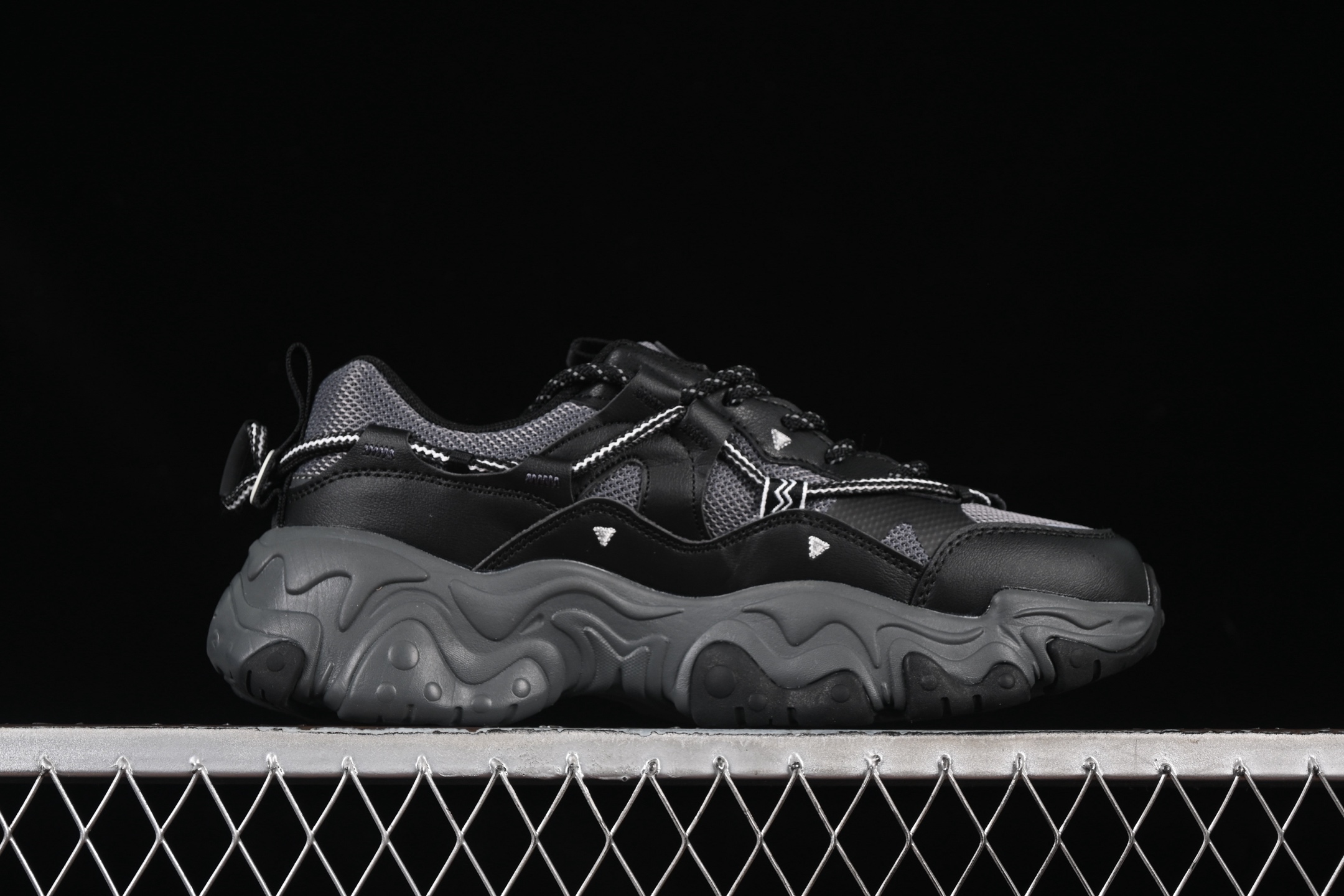 💰220纯原
 Fila Heritage Fluid 猫爪5.0 斐乐绑带复古老爹鞋 F12M442115FBV
尺码：39 40 40.5 41 42.5 43 44 D.C3
