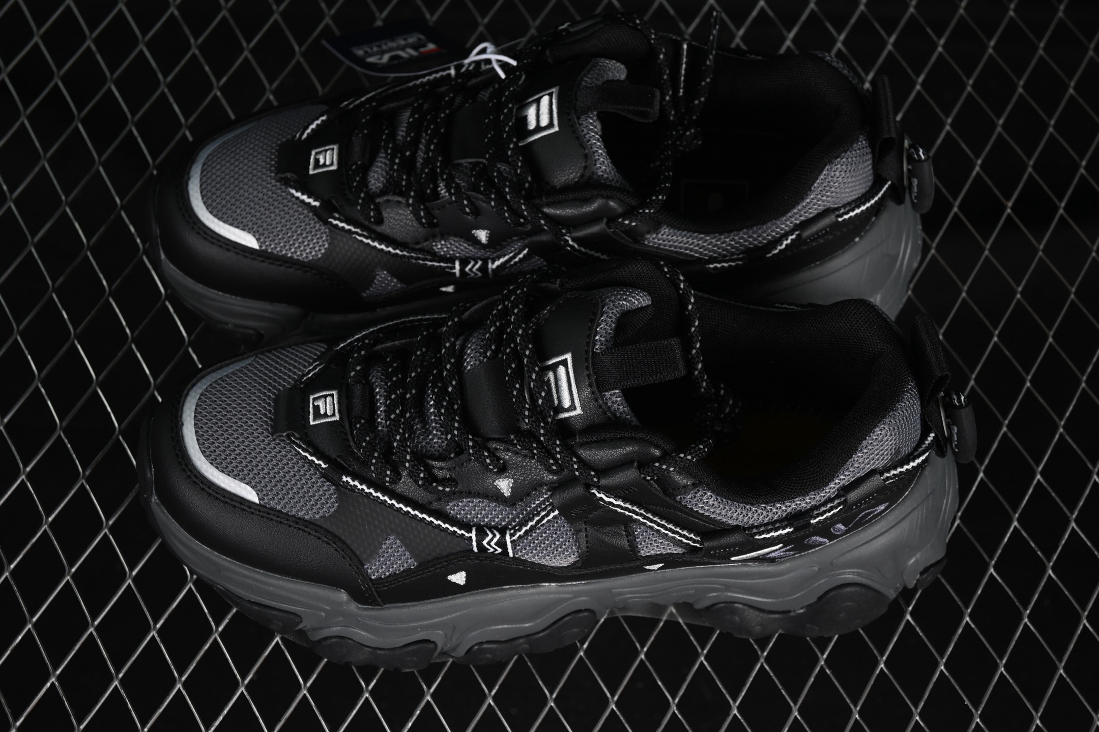 💰220纯原
 Fila Heritage Fluid 猫爪5.0 斐乐绑带复古老爹鞋 F12M442115FBV
尺码：39 40 40.5 41 42.5 43 44 D.C3