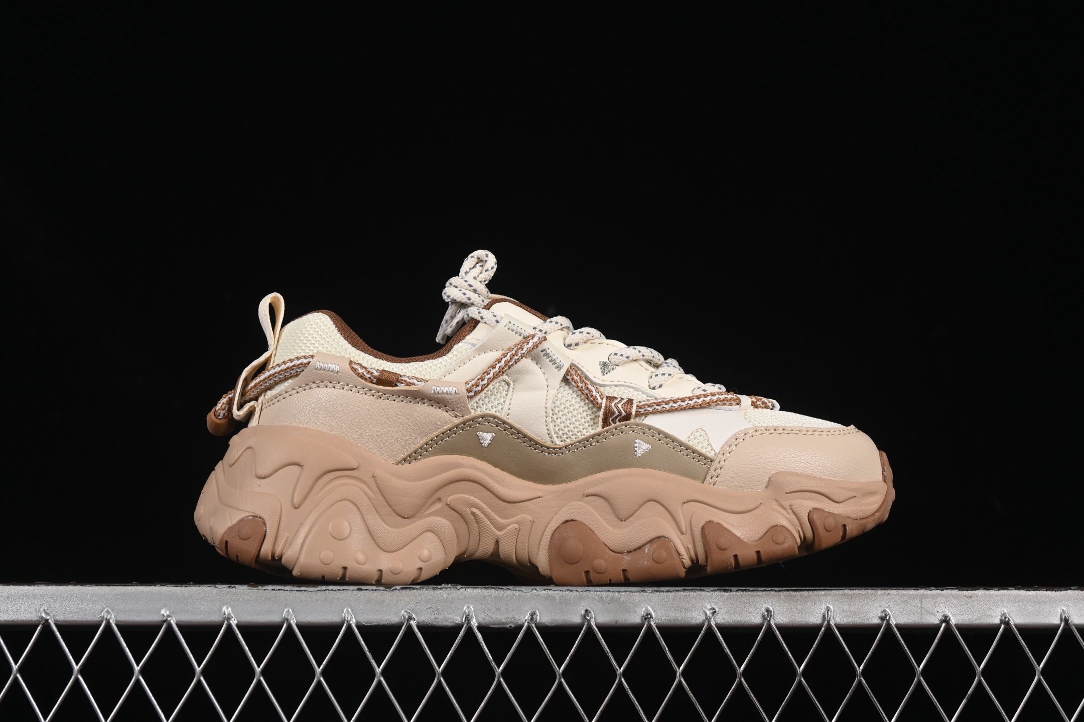💰220纯原
Fila Heritage Fluid 猫爪5.0 斐乐绑带复古老爹鞋 F12W442115FAS
尺码：35.5 36 36.5 37.5 38 38.5 39 40 D.C3