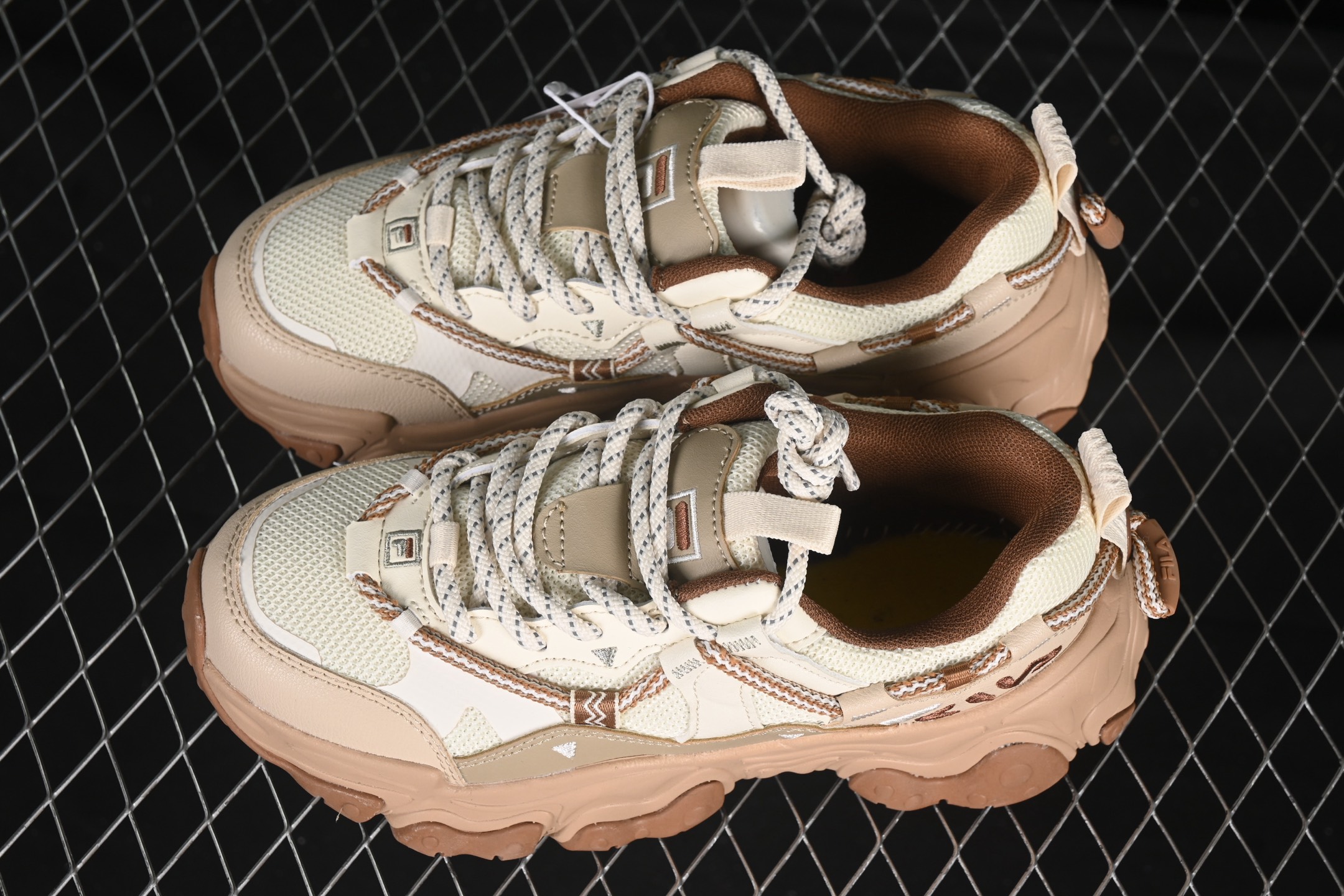 💰220纯原
Fila Heritage Fluid 猫爪5.0 斐乐绑带复古老爹鞋 F12W442115FAS
尺码：35.5 36 36.5 37.5 38 38.5 39 40 D.C3