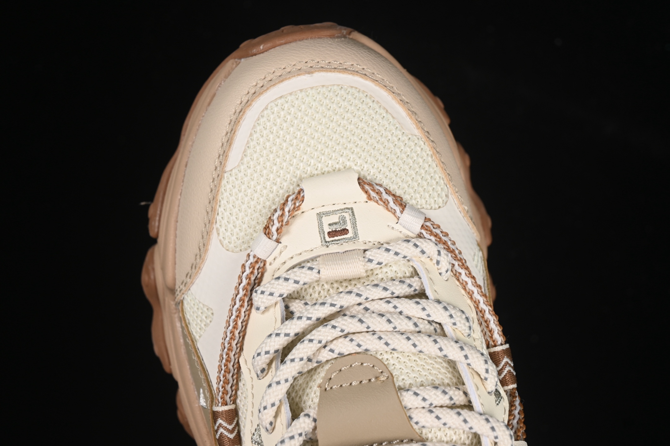 💰220纯原
Fila Heritage Fluid 猫爪5.0 斐乐绑带复古老爹鞋 F12W442115FAS
尺码：35.5 36 36.5 37.5 38 38.5 39 40 D.C3
