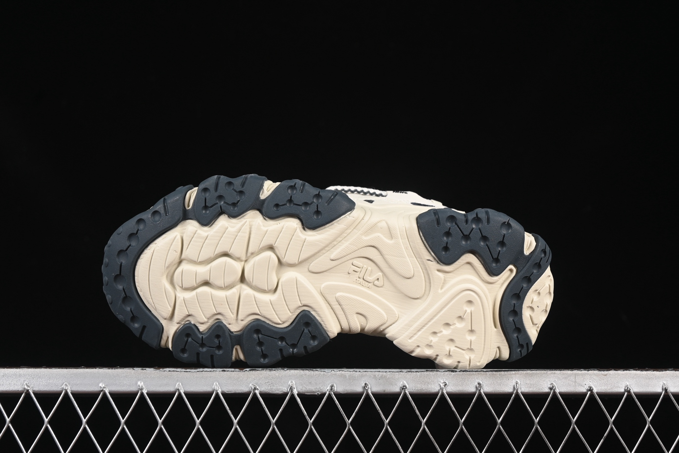 💰220纯原
Fila Heritage Fluid 猫爪5.0 斐乐绑带复古老爹鞋 F12W432101FSH
尺码：35.5 36 36.5 37.5 38 38.5 39 40 D.C3