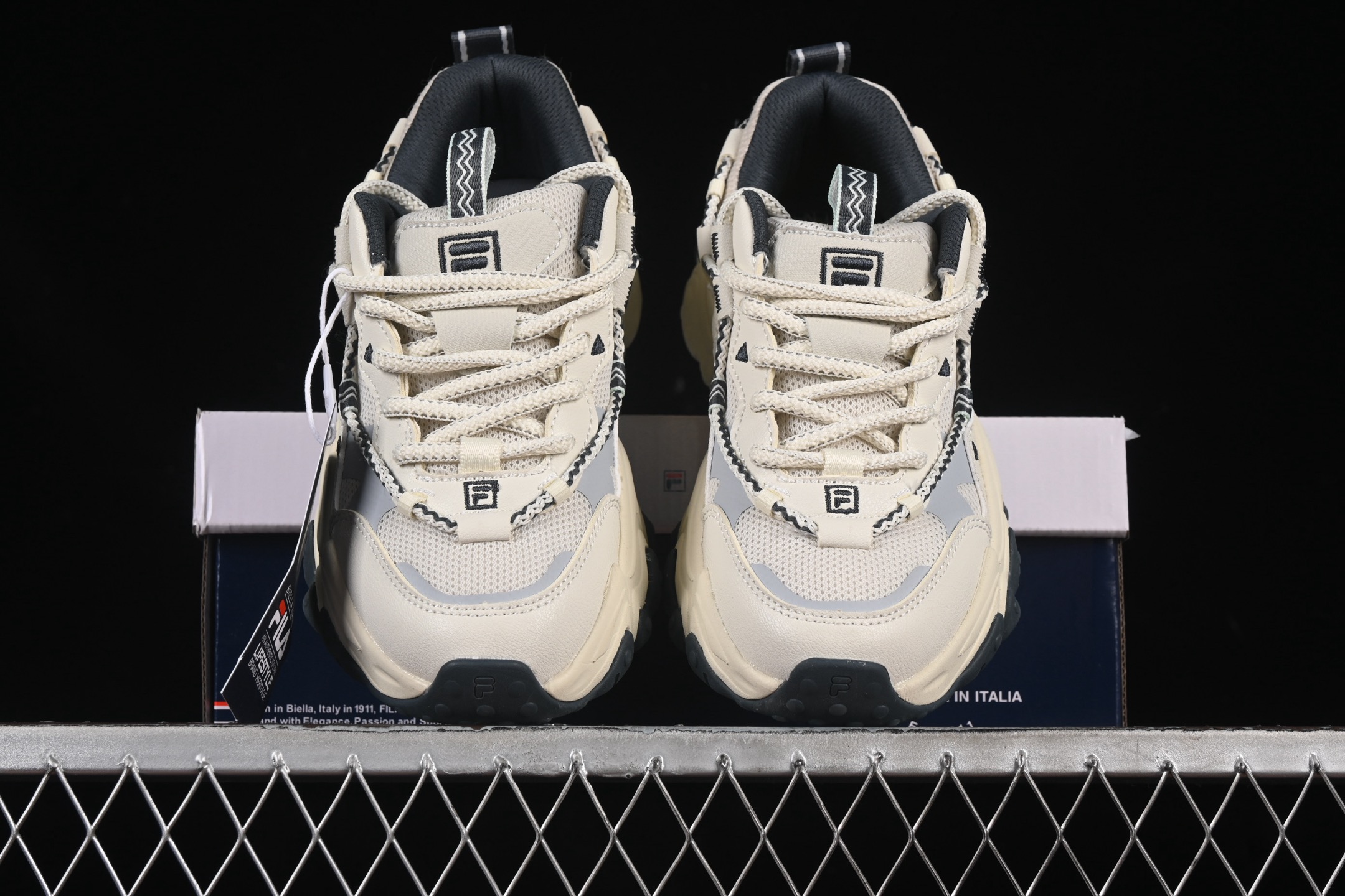 💰220纯原
Fila Heritage Fluid 猫爪5.0 斐乐绑带复古老爹鞋 F12W432101FSH
尺码：35.5 36 36.5 37.5 38 38.5 39 40 D.C3