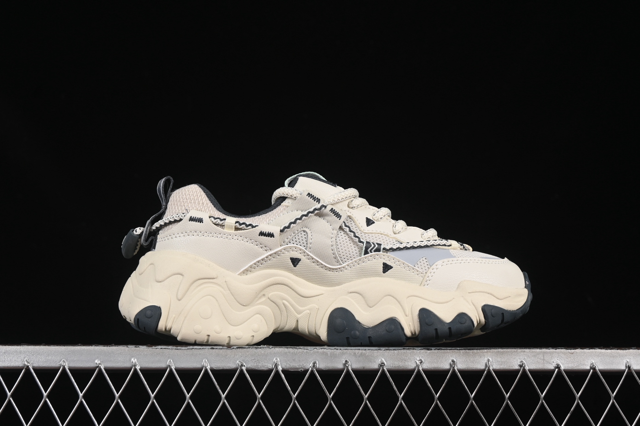 💰220纯原
Fila Heritage Fluid 猫爪5.0 斐乐绑带复古老爹鞋 F12W432101FSH
尺码：35.5 36 36.5 37.5 38 38.5 39 40 D.C3