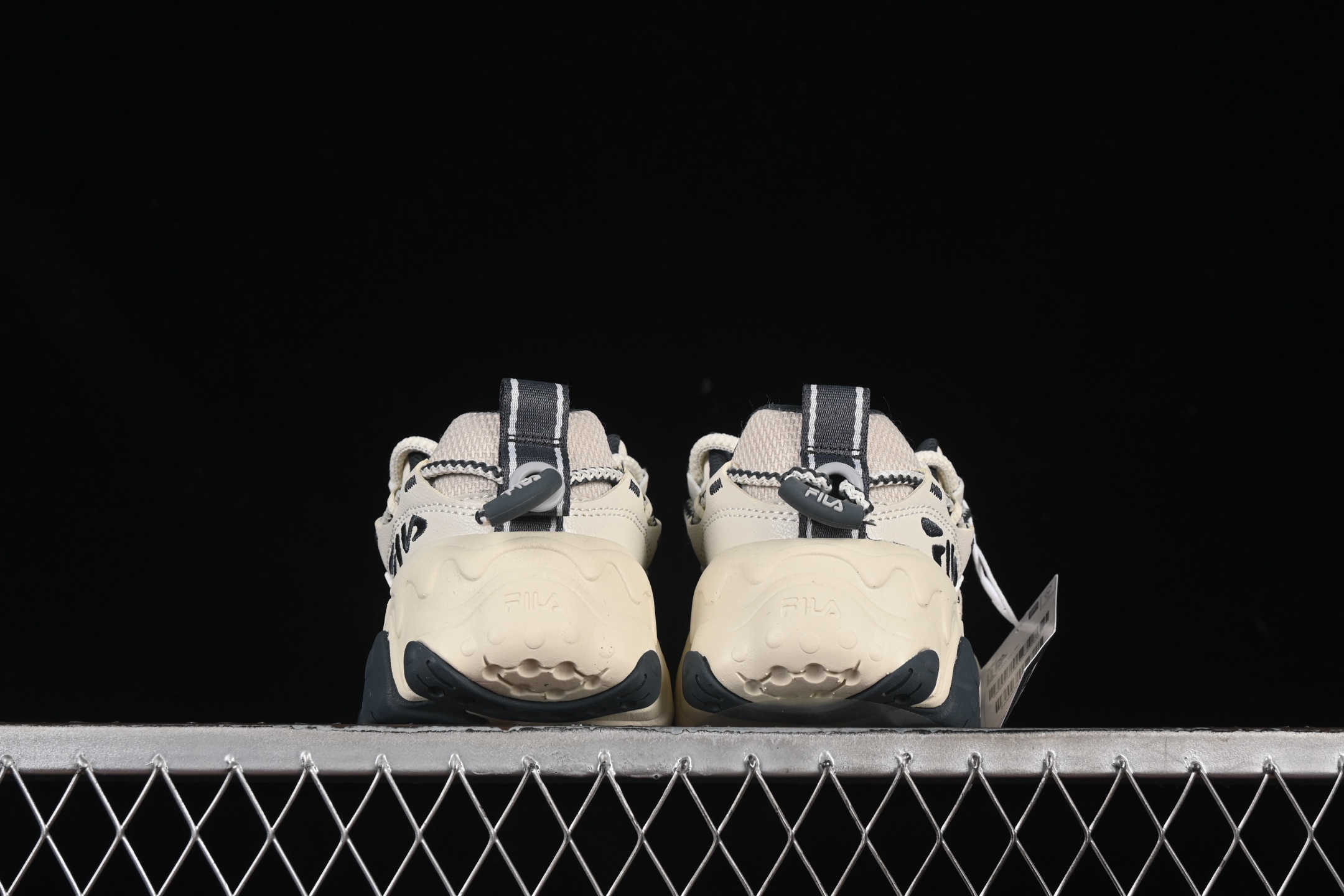 💰220纯原
Fila Heritage Fluid 猫爪5.0 斐乐绑带复古老爹鞋 F12W432101FSH
尺码：35.5 36 36.5 37.5 38 38.5 39 40 D.C3