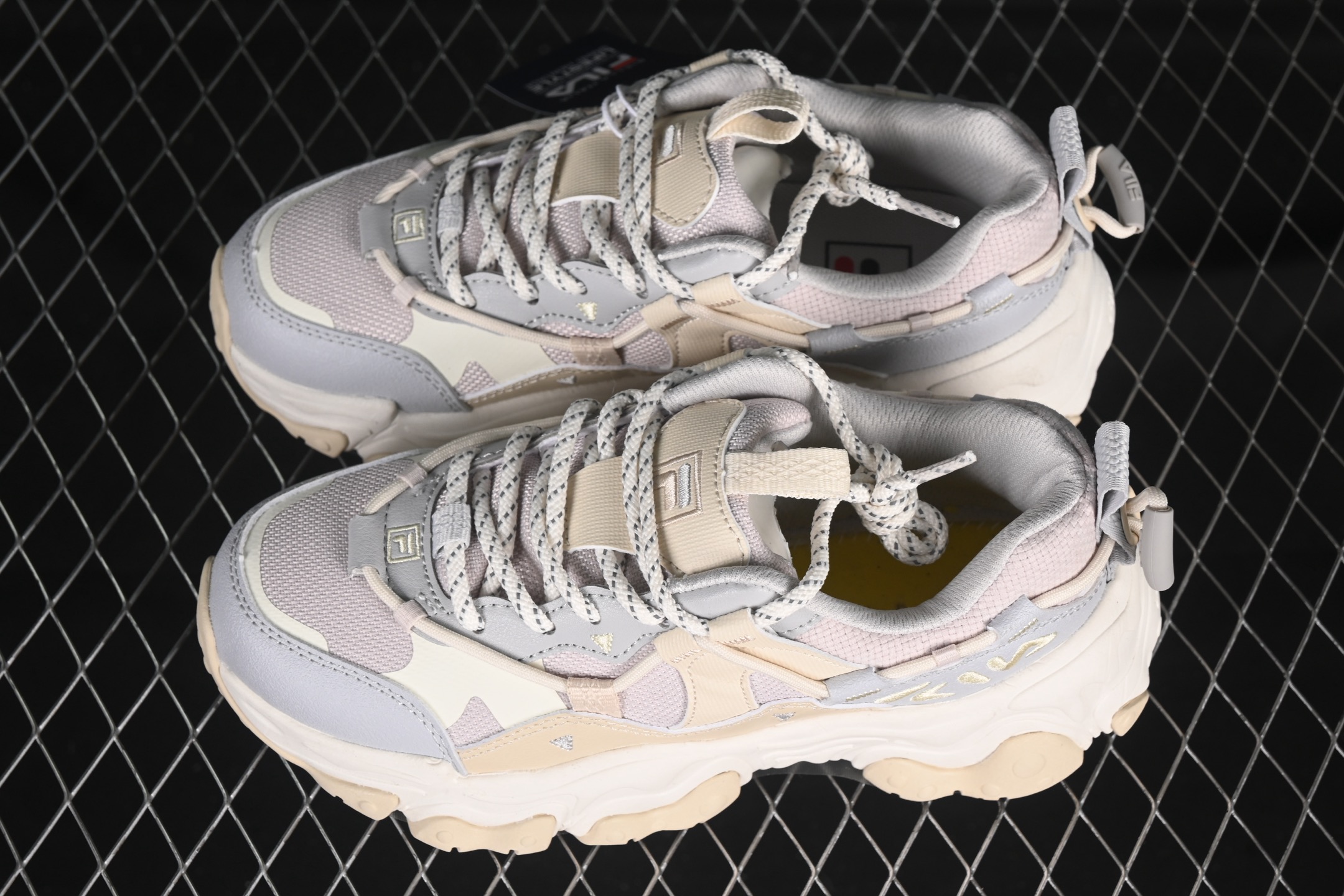 💰220纯原
 Fila Heritage Fluid 猫爪5.0 斐乐绑带复古老爹鞋 F12W412105FLV
尺码：35.5 36 36.5 37.5 38 38.5 39 40 D.C3