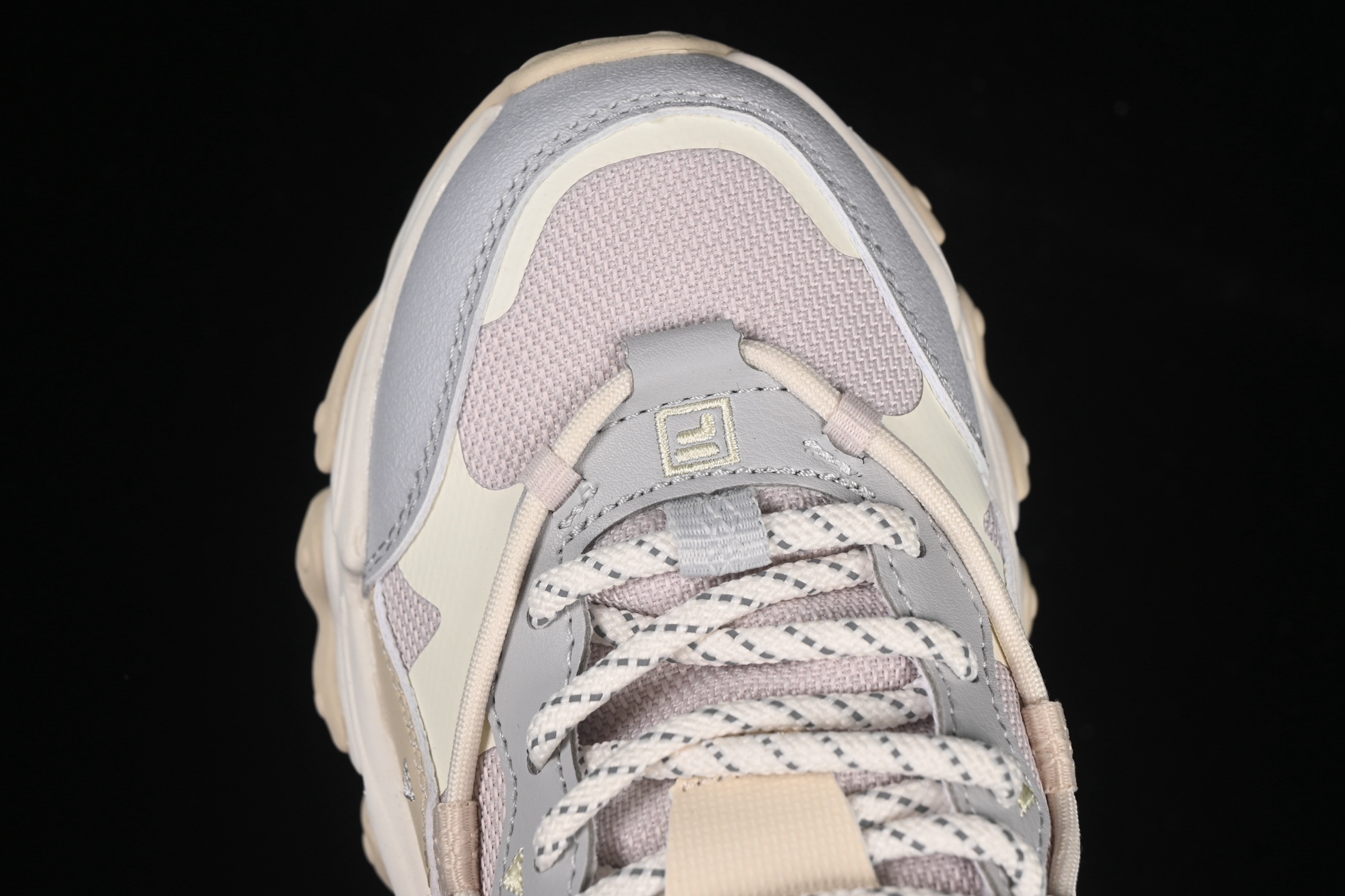 💰220纯原
 Fila Heritage Fluid 猫爪5.0 斐乐绑带复古老爹鞋 F12W412105FLV
尺码：35.5 36 36.5 37.5 38 38.5 39 40 D.C3