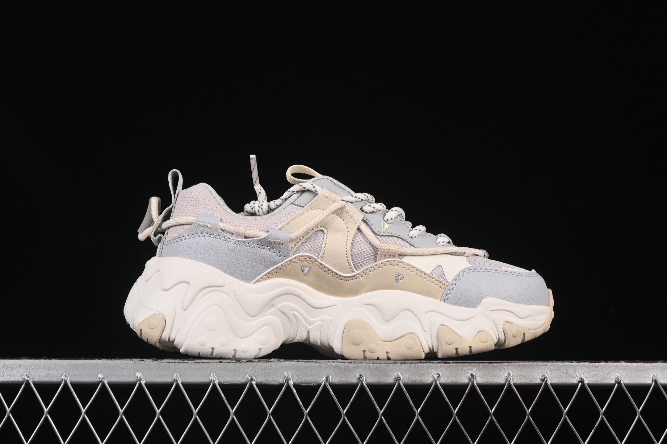 💰220纯原
 Fila Heritage Fluid 猫爪5.0 斐乐绑带复古老爹鞋 F12W412105FLV
尺码：35.5 36 36.5 37.5 38 38.5 39 40 D.C3