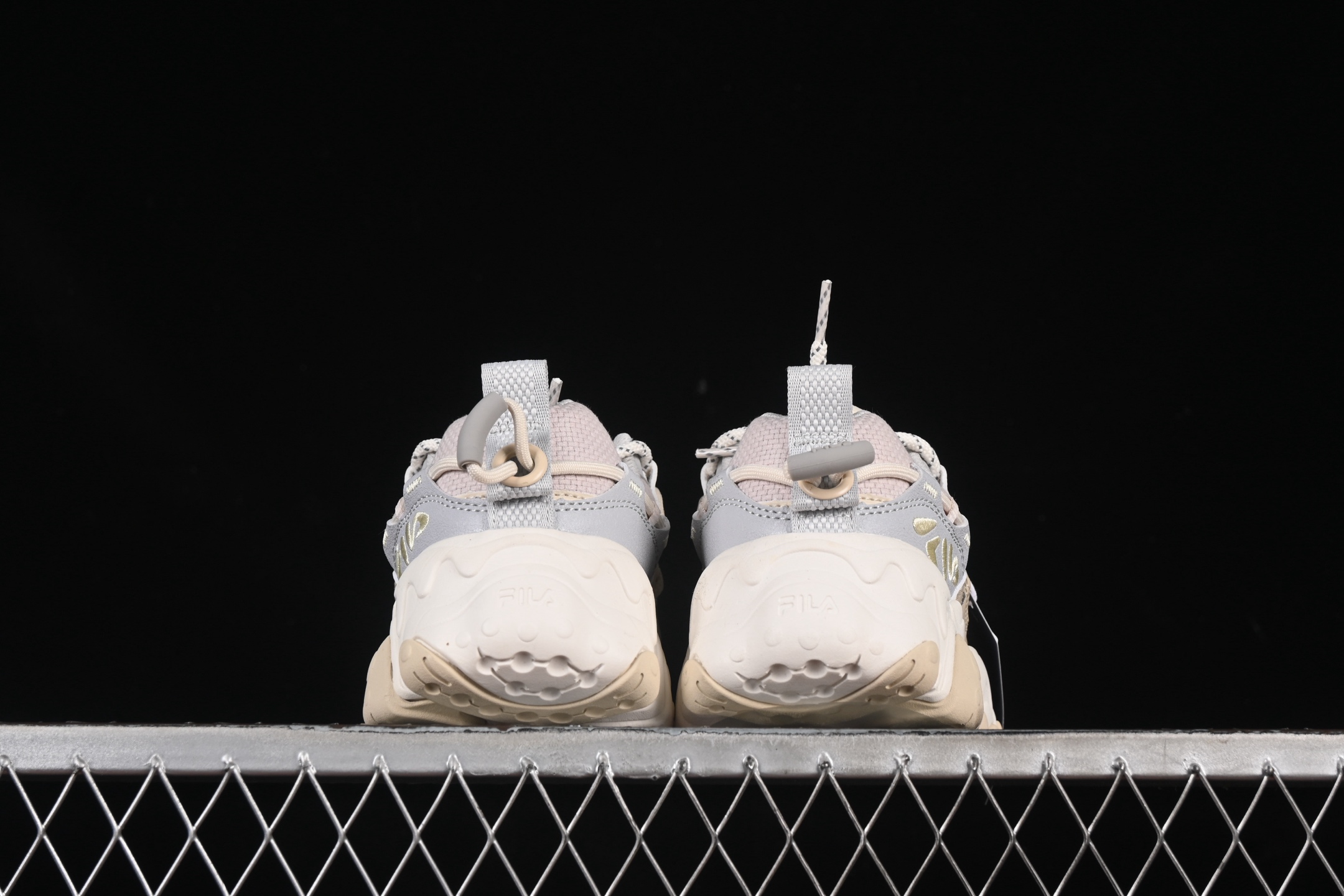 💰220纯原
 Fila Heritage Fluid 猫爪5.0 斐乐绑带复古老爹鞋 F12W412105FLV
尺码：35.5 36 36.5 37.5 38 38.5 39 40 D.C3