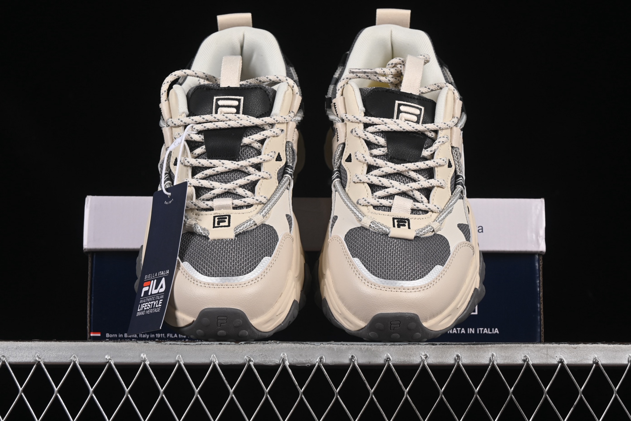 💰220纯原
 Fila Heritage Fluid 猫爪5.0 斐乐绑带复古老爹鞋 F12M442115FAG
尺码：39 40 40.5 41 42.5 43 44 D.C3