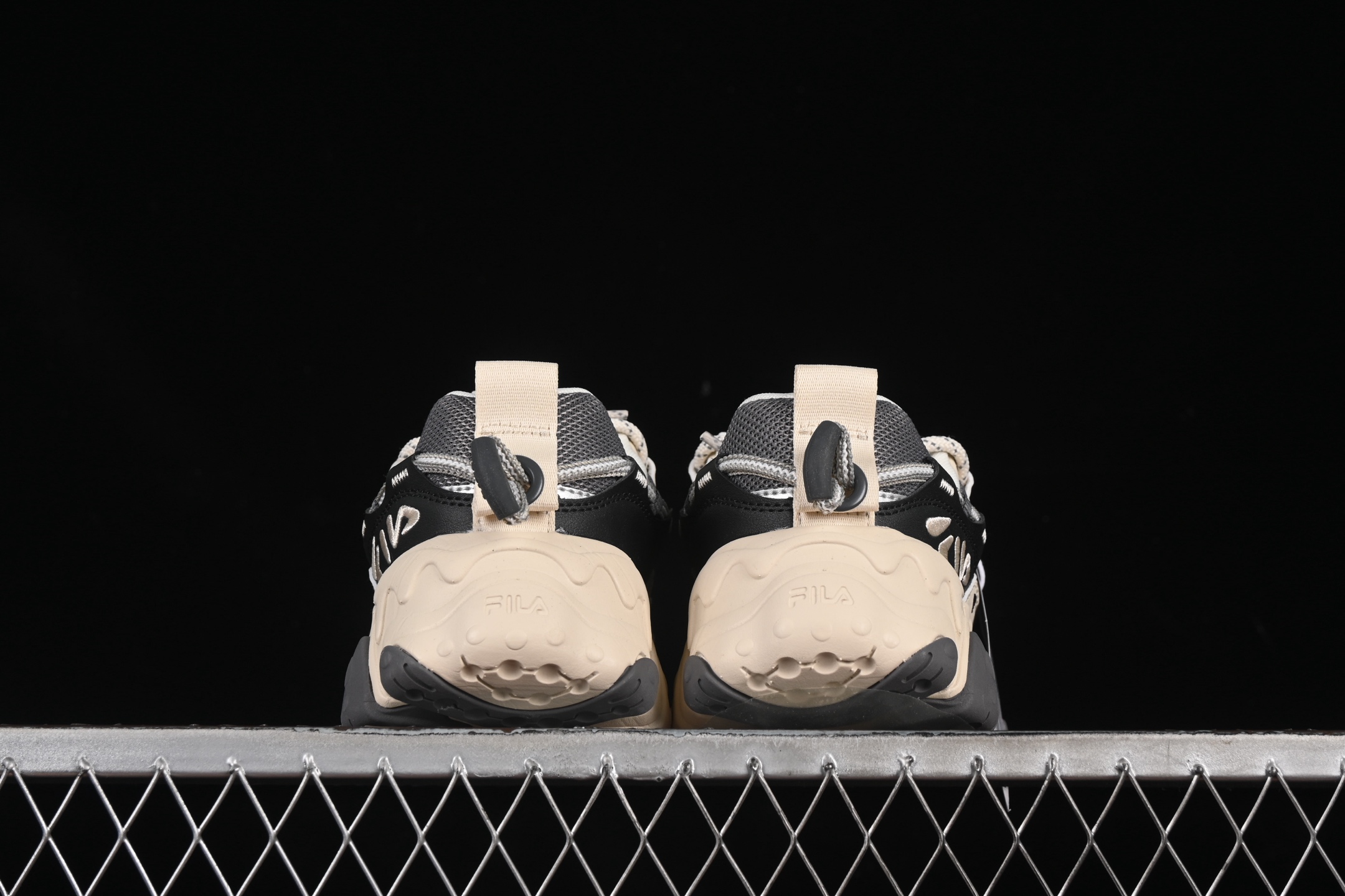 💰220纯原
 Fila Heritage Fluid 猫爪5.0 斐乐绑带复古老爹鞋 F12M442115FAG
尺码：39 40 40.5 41 42.5 43 44 D.C3
