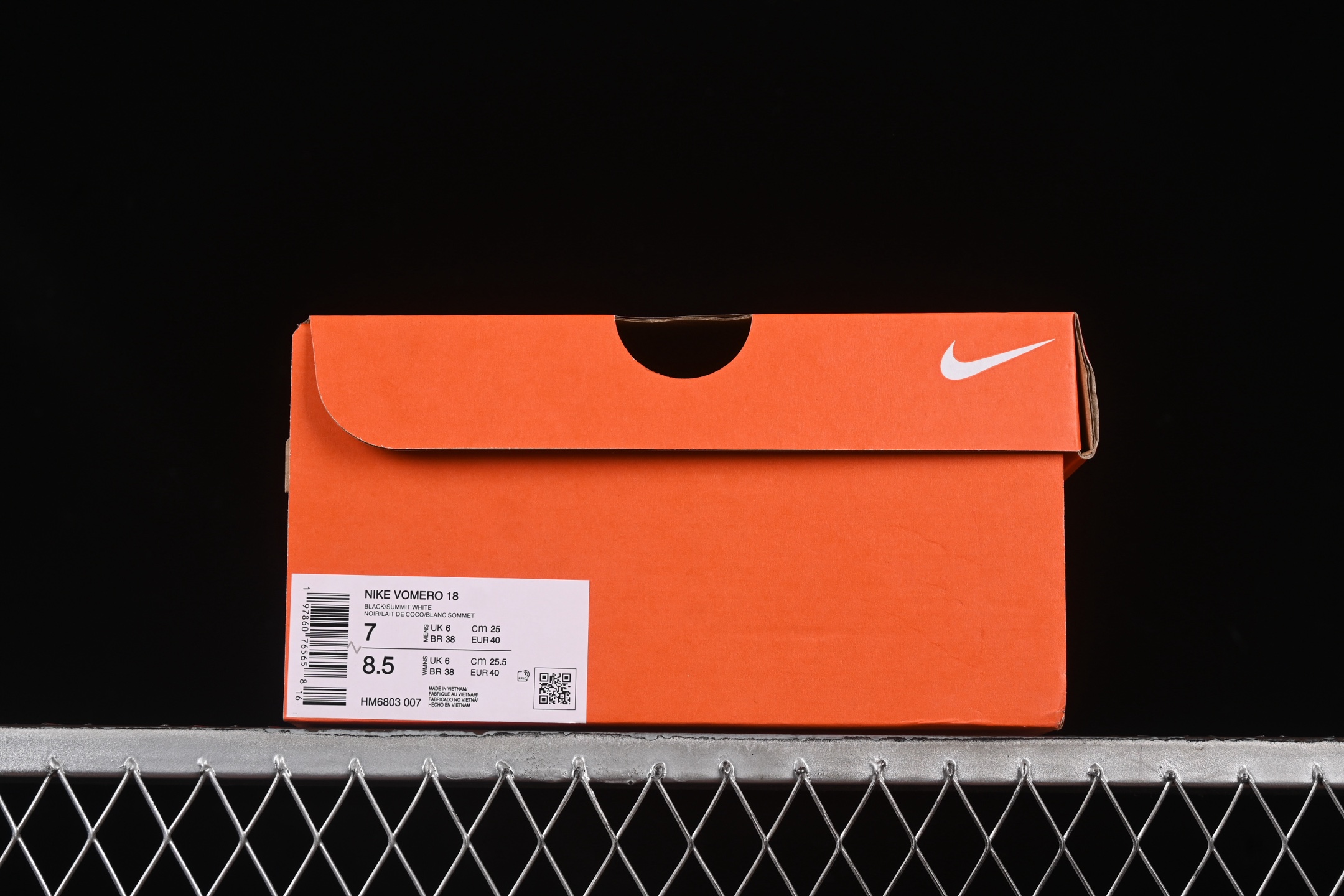 💰220纯原
 Nike Air Zoom Vomero 18 登月18 2025新款缓震休闲跑鞋 HM6803-007
#内置全新缓震Zoom气垫
尺码：36 36.5 37.5 38 38.5 39 40 40.5 41 42 42.5 43 44 44.5 45 46 N.D4