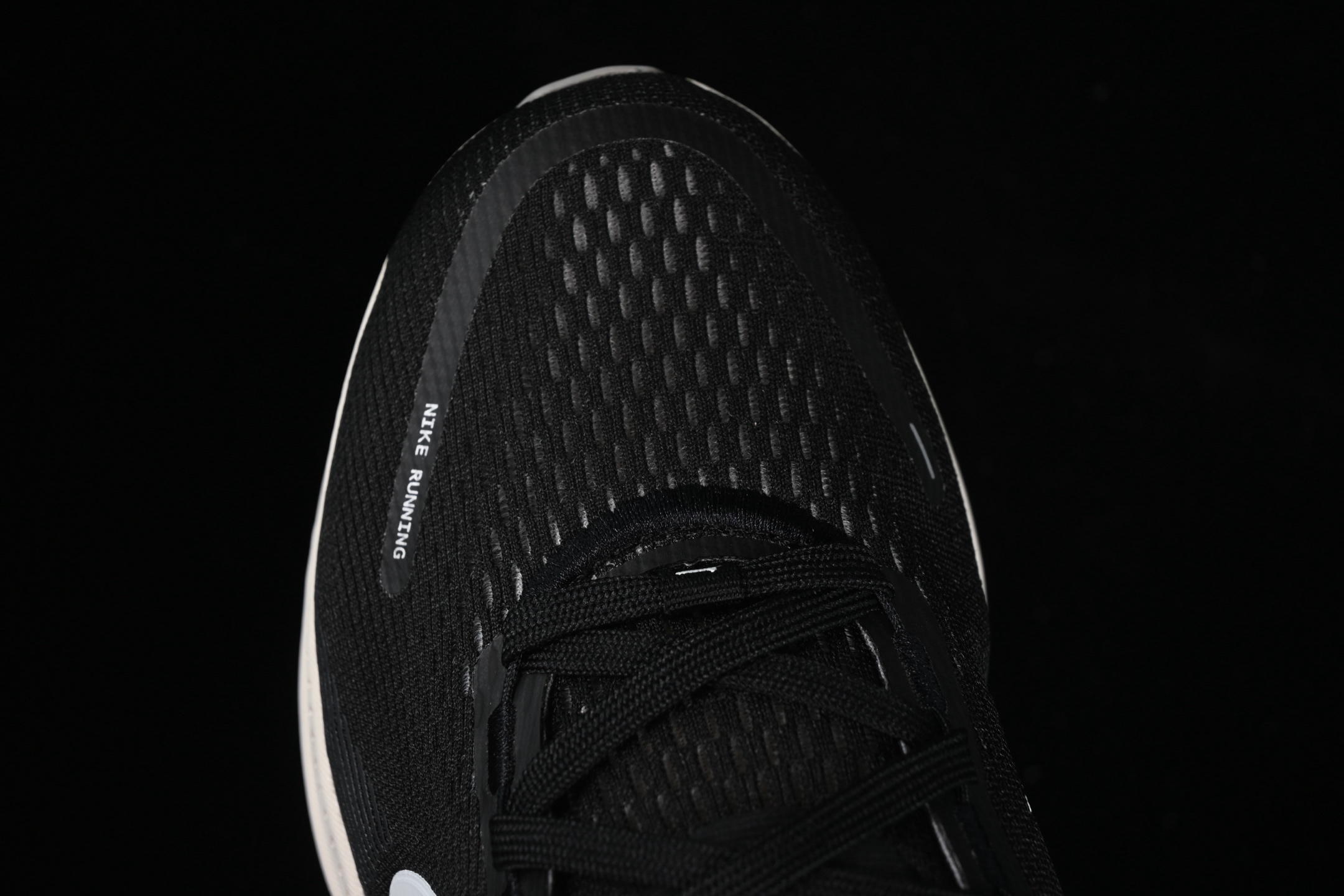 💰220纯原
 Nike Air Zoom Vomero 18 登月18 2025新款缓震休闲跑鞋 HM6803-007
#内置全新缓震Zoom气垫
尺码：36 36.5 37.5 38 38.5 39 40 40.5 41 42 42.5 43 44 44.5 45 46 N.D4