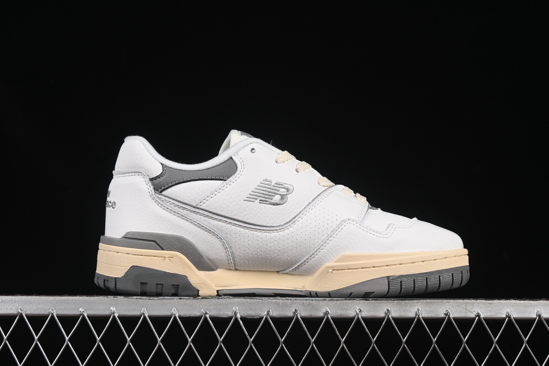 💰220纯原
New Balance BB550系列 新平衡皮面中性休闲跑鞋 BB550PTC
尺码：36 37 37.5 38 38.5 39.5 40 40.5 41.5 42 42.5 43 44 45 N.C3