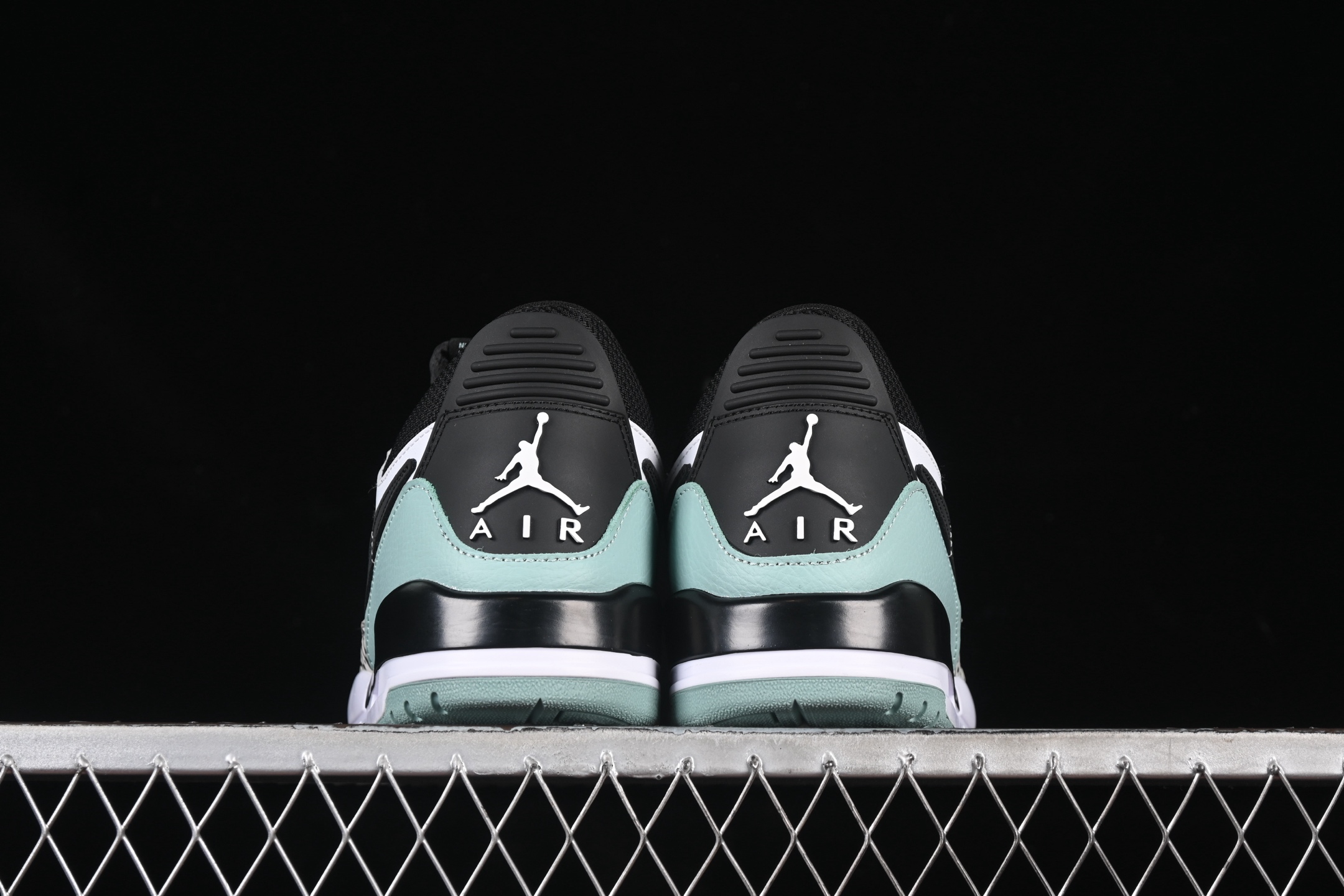 💰200真标💰240公司级💰280纯原
Air Jordan Legacy 312 Low AJ312 乔312 头层 魔术贴三合一板鞋 CD7069-109
尺码:36 36.5 37.5 38 38.5 39 40 40.5 41 42 42.5 43 44 44.5 45 46 ZZC3