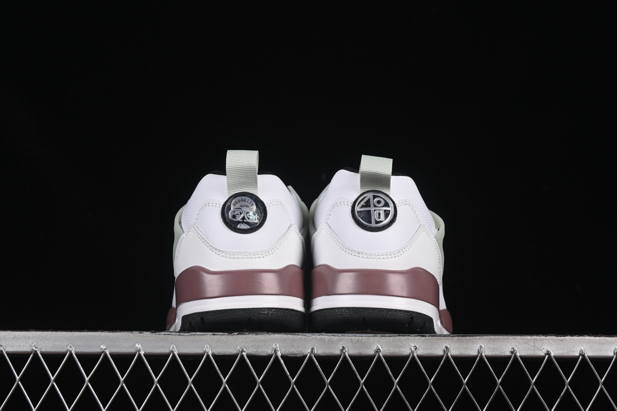 💰300纯原
Jordan Spizike Low AJ 乔丹合体元素 复古蓝配色 文化休闲板鞋 HV5974-111
#整双鞋在 Air Jordan 5 Low 廓形的基础上,通过加入 AJ3 的爆裂纹和鞋底设计、AJ6 的鞋舌和鞋带束扣、AJ4 的鞋侧三角稳定贴片和鞋带孔等,
尺码:36 36.5 37.5 38 38.5 39 40 40.5 41 42 42.5 43 44 44.5 45 46 47.5 ZZD4