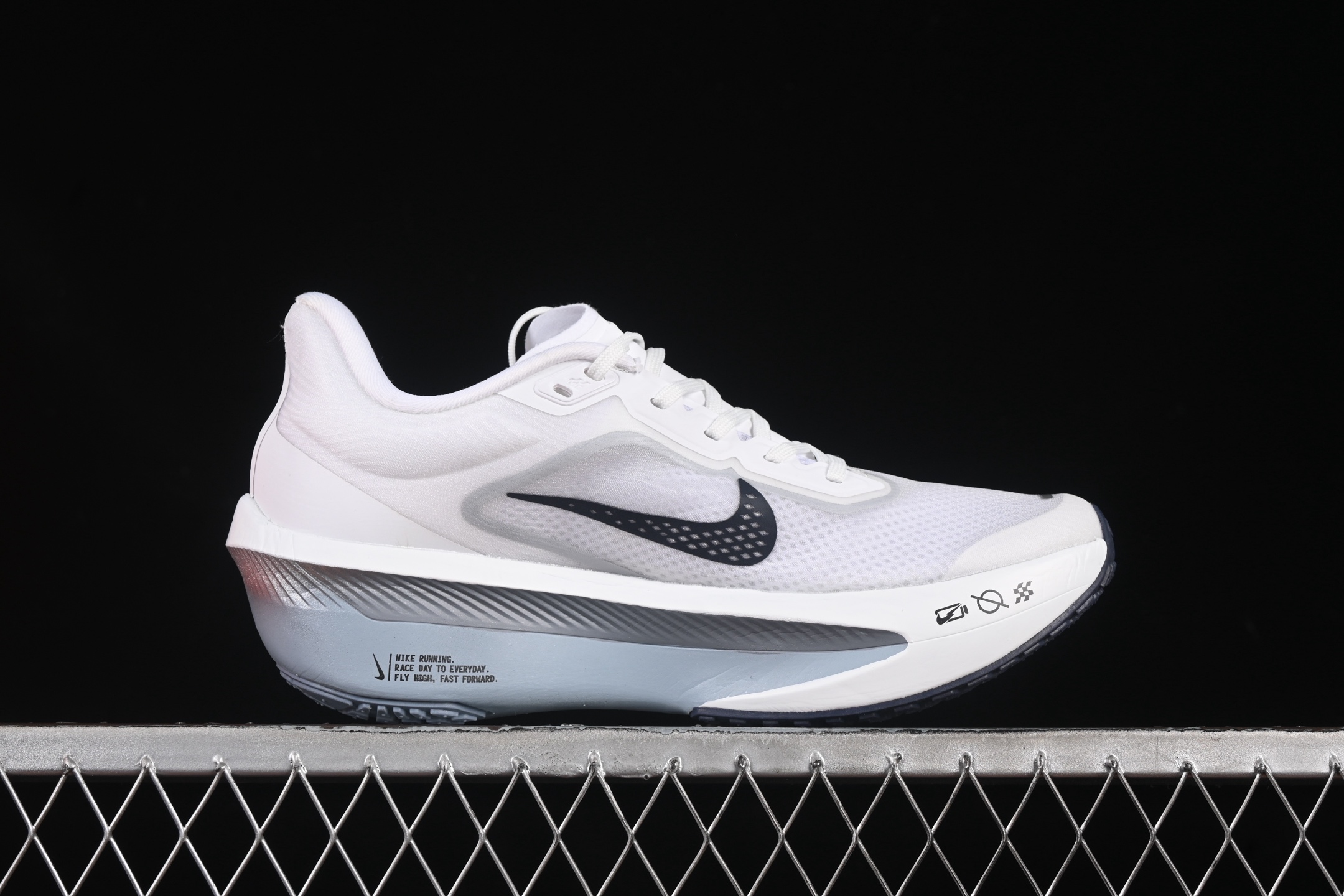 💰220纯原
Nike Zoom Fly 6 耐克超弹轻盈跑步鞋 FN8455-104
#鞋款搭载 Flyknit 材料 打造出众弹性 易于穿脱。采用React技术 轻盈耐穿泡绵打造,铸就出众回弹的顺畅迈步体验。结合内置碳纤维板,塑就柔韧灵活的迈步体验。
尺码:36 36.5 37.5 38 38.5 39 40 40.5 41 42 42.5 43 44 44.5 45 7+D4