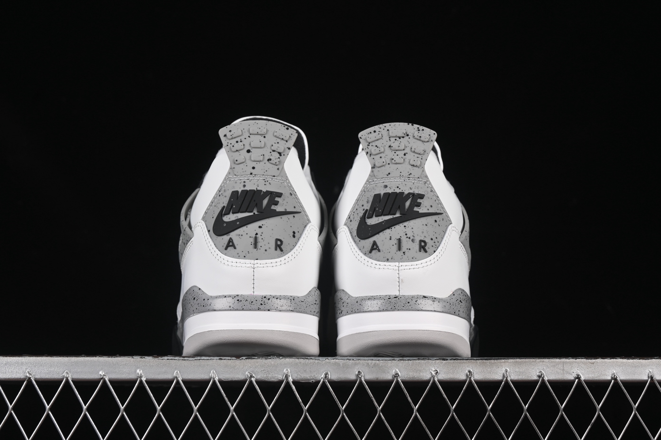 💰190真标💰280公司级💰380纯原💰480顶级
Air Jordan 4 Retro "White Cement" AJ4 乔4全新白水泥 FV5029-100
#大厂出品 原楦原纸板 客供原厂材料开发 极致一眼正品既视感 细节如图所
尺码:36 36.5 37.5 38 38.5 39 40 40.5 41 42 42.5 43 44 44.5 45 46 47.5 B.G7