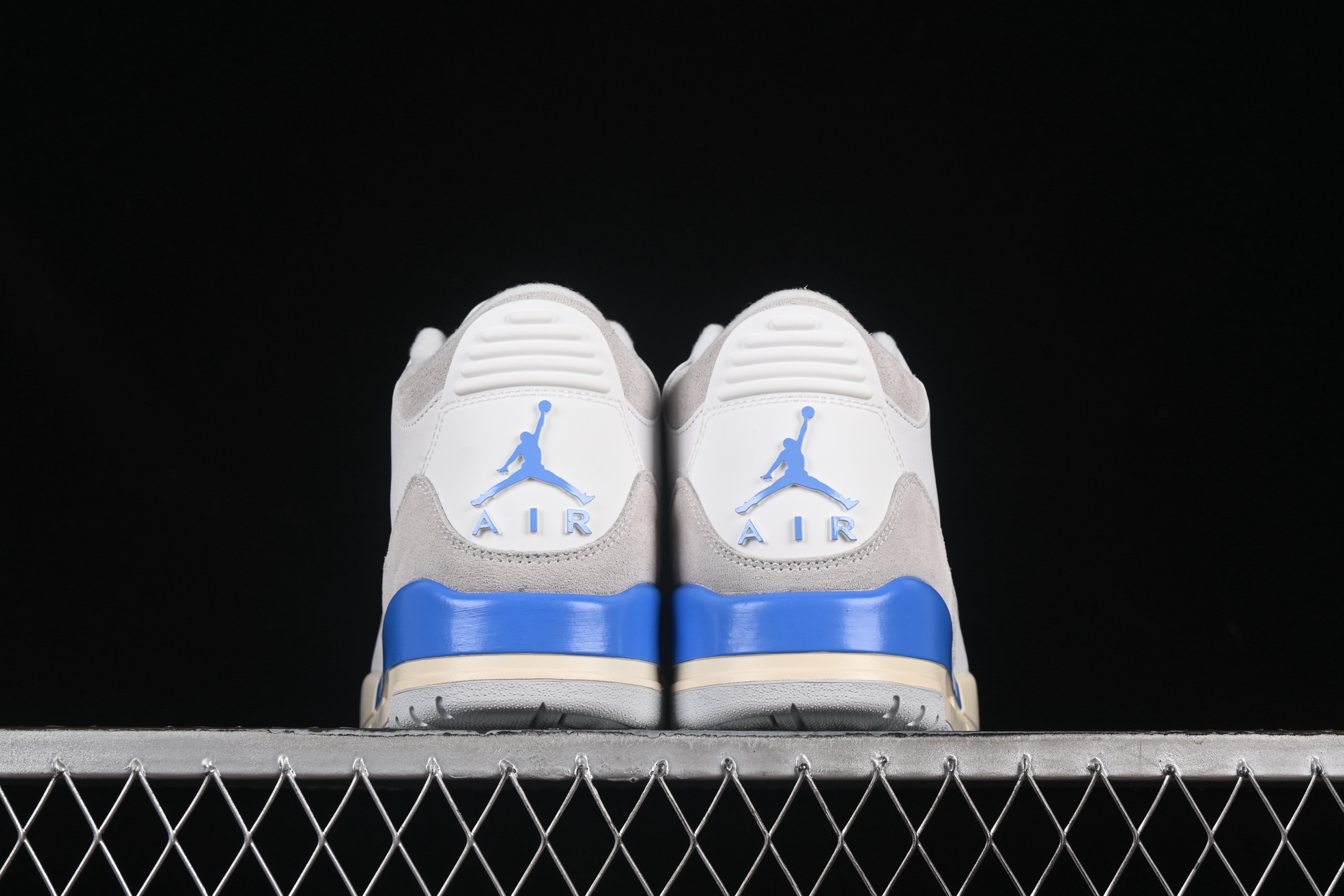 💰440外贸版本 Air Jordan 3 Retro "Lucky Shorts" AJ3 乔3幸运短裤 北卡蓝 CT8532-101
#配色采用蓝色和白色，网眼布和特定的拼色等细微细节与原始练习短裤的设计相呼应，是对迈克尔 · 乔丹从大学新星到 NBA 传奇巨星的致敬，抓住了他职业生涯的精髓和铸就他成功的元素。
尺码：39 40 40.5 41 42 42.5 43 44 44.5 45 45.5 46 47.5 48.5 WME5