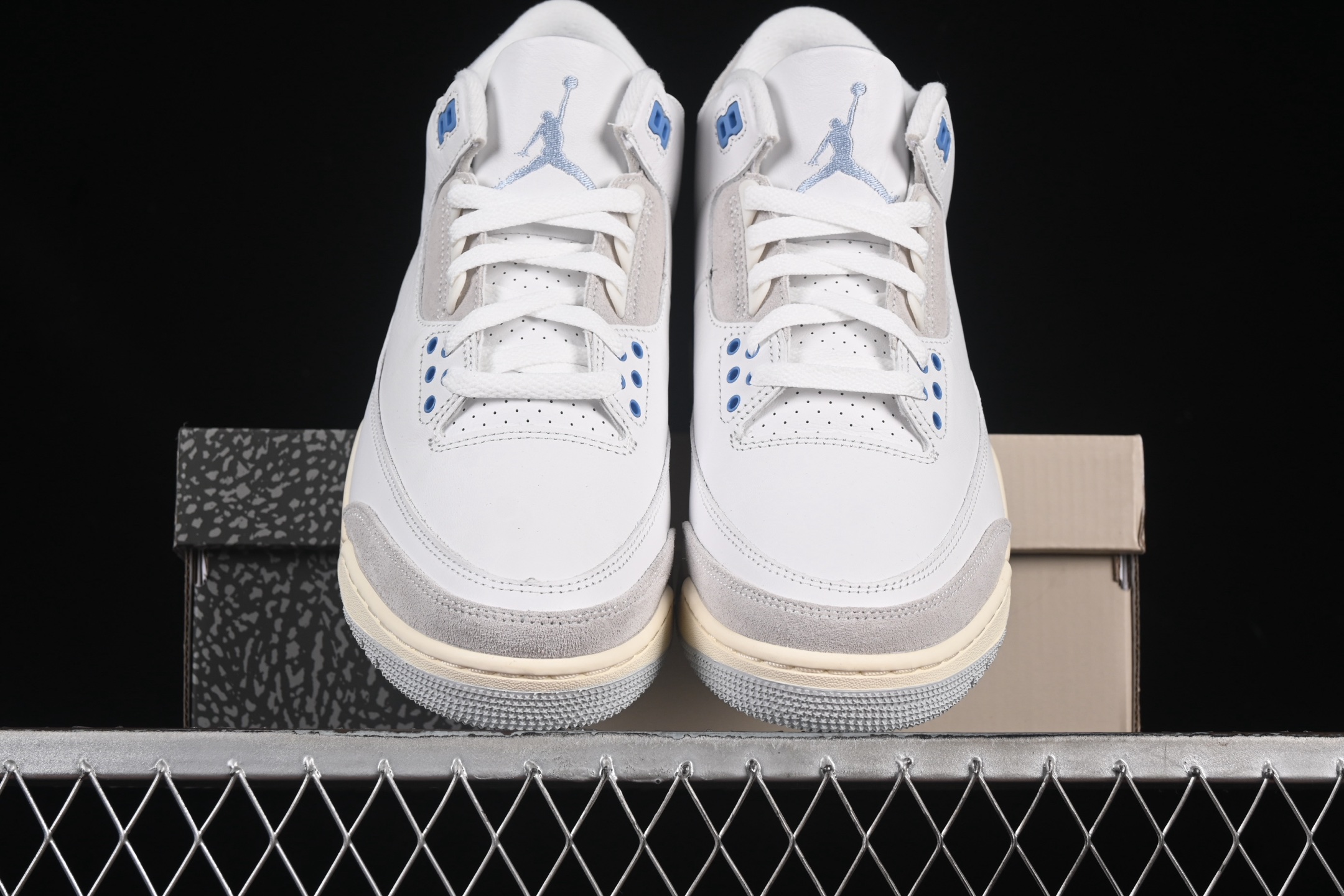 💰440外贸版本 Air Jordan 3 Retro "Lucky Shorts" AJ3 乔3幸运短裤 北卡蓝 CT8532-101
#配色采用蓝色和白色，网眼布和特定的拼色等细微细节与原始练习短裤的设计相呼应，是对迈克尔 · 乔丹从大学新星到 NBA 传奇巨星的致敬，抓住了他职业生涯的精髓和铸就他成功的元素。
尺码：39 40 40.5 41 42 42.5 43 44 44.5 45 45.5 46 47.5 48.5 WME5