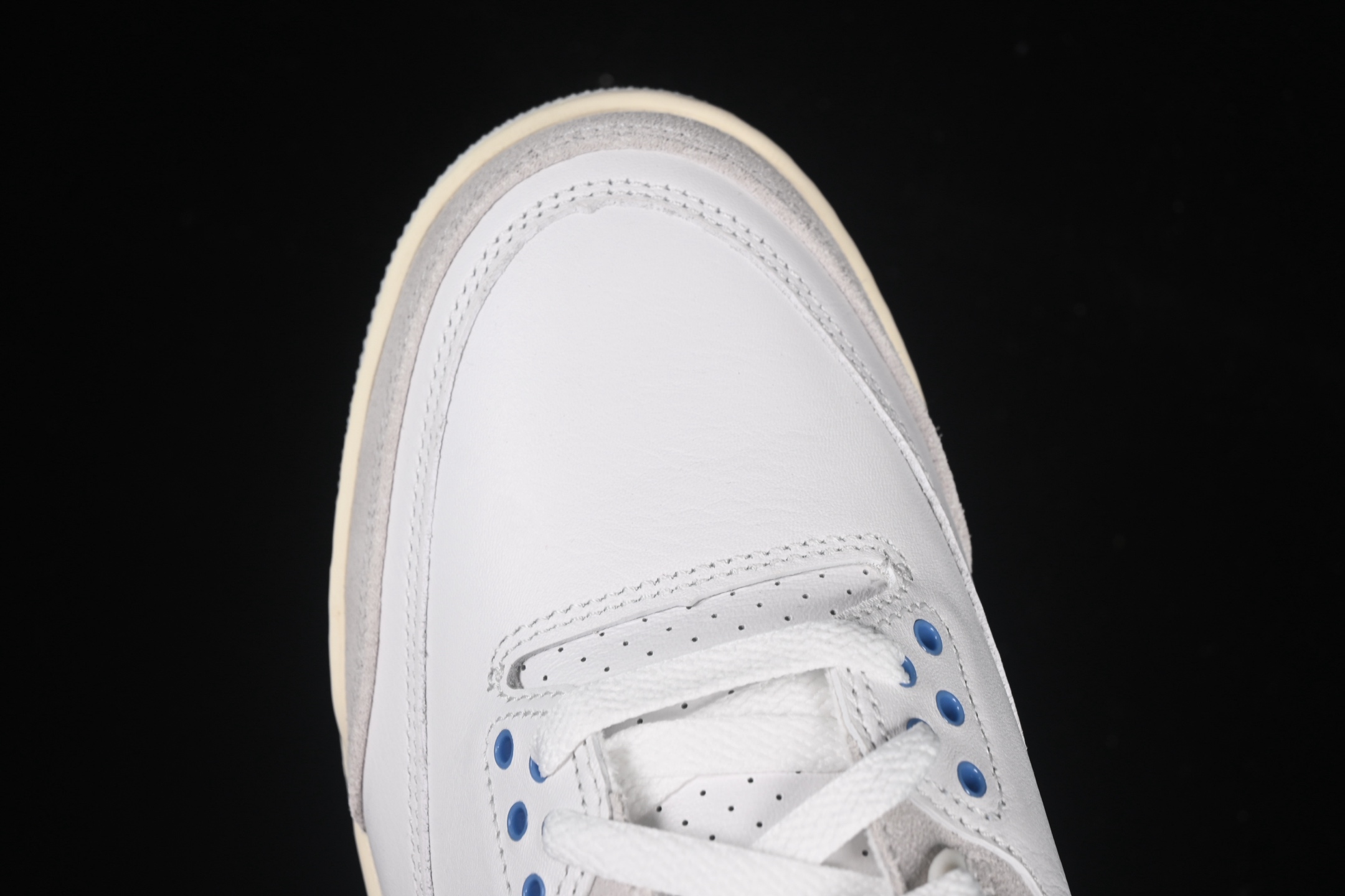 💰440外贸版本 Air Jordan 3 Retro "Lucky Shorts" AJ3 乔3幸运短裤 北卡蓝 CT8532-101
#配色采用蓝色和白色，网眼布和特定的拼色等细微细节与原始练习短裤的设计相呼应，是对迈克尔 · 乔丹从大学新星到 NBA 传奇巨星的致敬，抓住了他职业生涯的精髓和铸就他成功的元素。
尺码：39 40 40.5 41 42 42.5 43 44 44.5 45 45.5 46 47.5 48.5 WME5