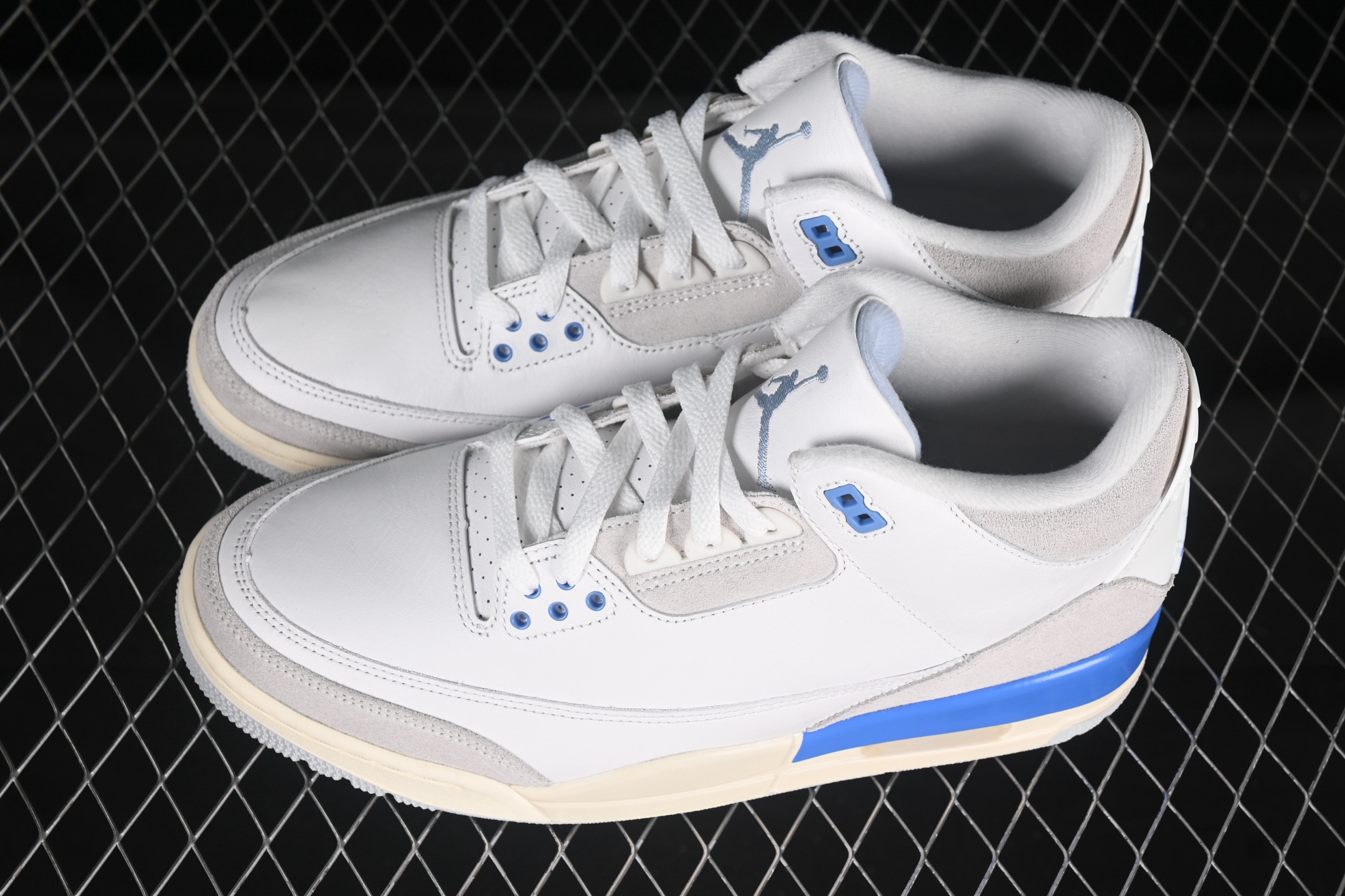 💰440外贸版本 Air Jordan 3 Retro "Lucky Shorts" AJ3 乔3幸运短裤 北卡蓝 CT8532-101
#配色采用蓝色和白色，网眼布和特定的拼色等细微细节与原始练习短裤的设计相呼应，是对迈克尔 · 乔丹从大学新星到 NBA 传奇巨星的致敬，抓住了他职业生涯的精髓和铸就他成功的元素。
尺码：39 40 40.5 41 42 42.5 43 44 44.5 45 45.5 46 47.5 48.5 WME5