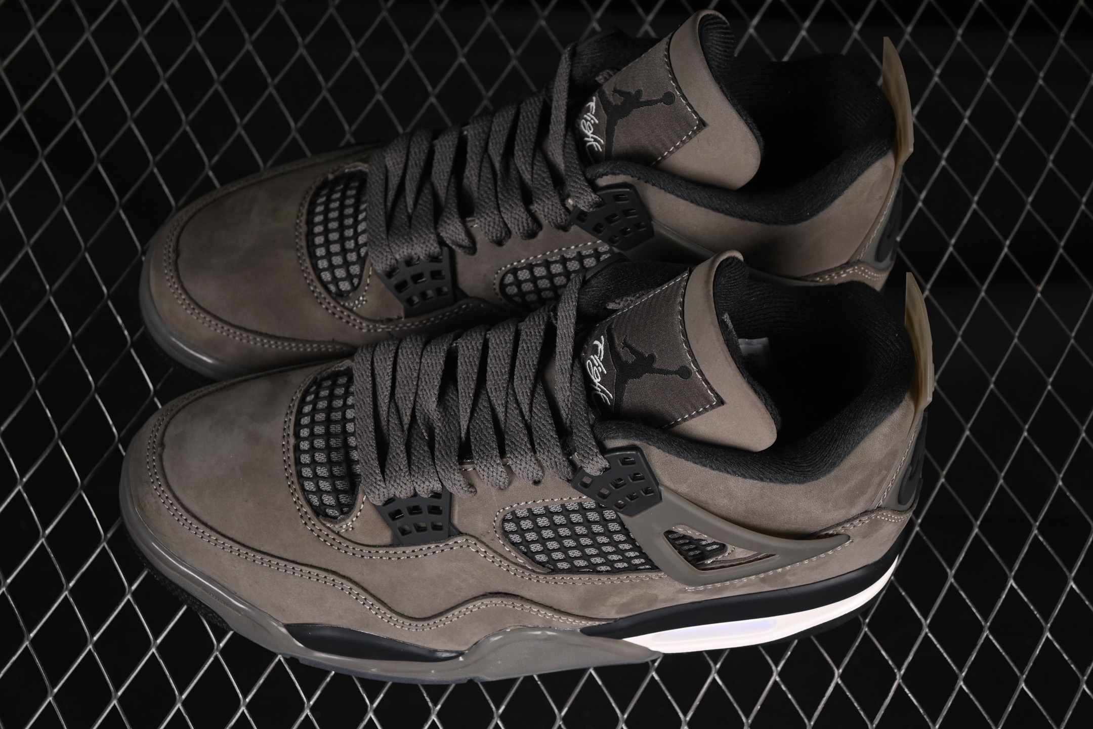 💰380纯原
Air Jordan 4 Retro "Cave Stone" AJ4 乔4摩卡 FV5029-200
#鞋身以TS标志性的大地色为主色调,通体采用深棕色麂皮打造,搭配黑色网格、TPU细节呈现。
尺码:36 36.5 37.5 38 38.5 39 40 40.5 41 42 42.5 43 44 44.5 45 46 47.5 48.5 LTE5