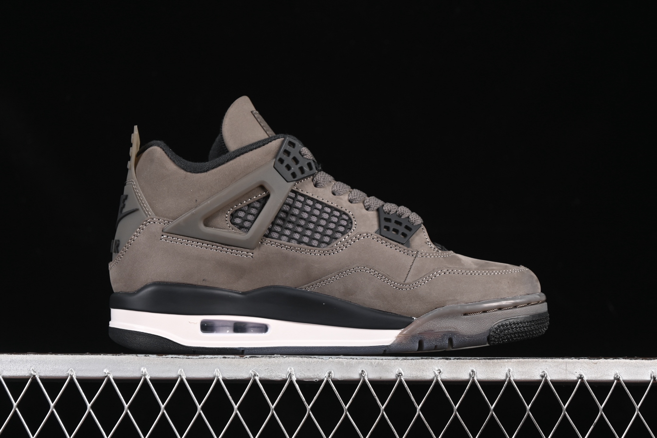 💰380纯原
Air Jordan 4 Retro "Cave Stone" AJ4 乔4摩卡 FV5029-200
#鞋身以TS标志性的大地色为主色调,通体采用深棕色麂皮打造,搭配黑色网格、TPU细节呈现。
尺码:36 36.5 37.5 38 38.5 39 40 40.5 41 42 42.5 43 44 44.5 45 46 47.5 48.5 LTE5