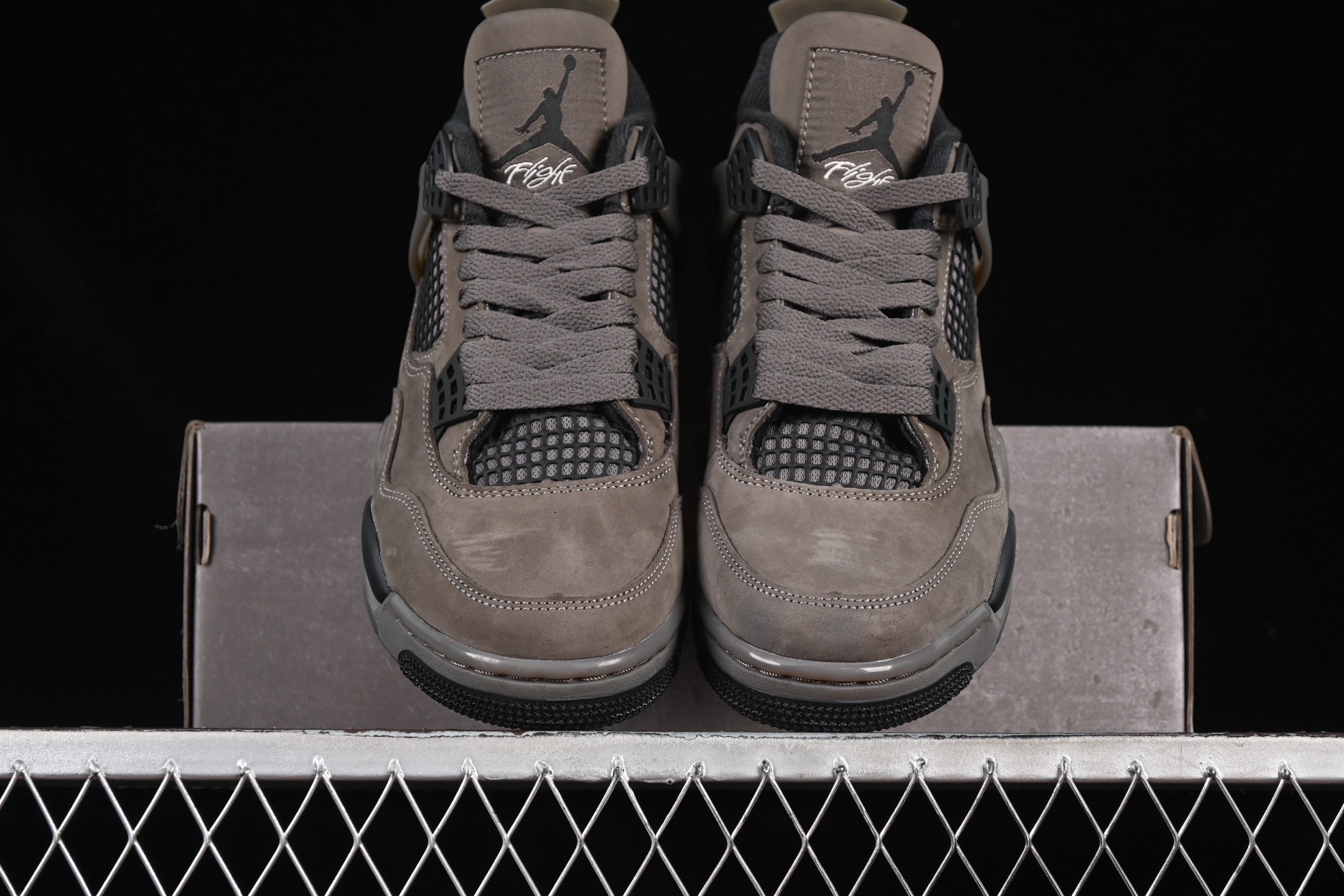 💰380纯原
Air Jordan 4 Retro "Cave Stone" AJ4 乔4摩卡 FV5029-200
#鞋身以TS标志性的大地色为主色调,通体采用深棕色麂皮打造,搭配黑色网格、TPU细节呈现。
尺码:36 36.5 37.5 38 38.5 39 40 40.5 41 42 42.5 43 44 44.5 45 46 47.5 48.5 LTE5