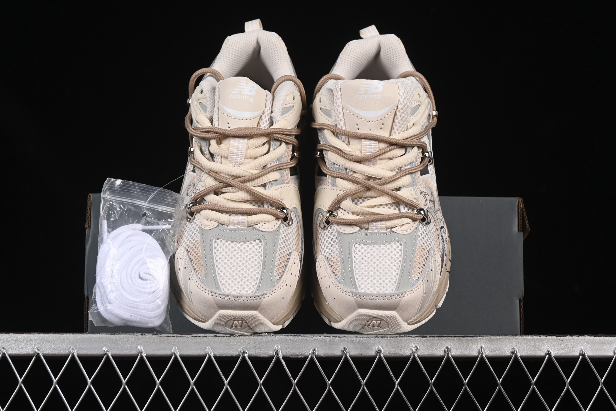 💰260纯原
 New Balance NB530系列复古休闲慢跑鞋 MR530AA1
尺码：36 37 37.5 38 38.5 39.5 40 40.5 41.5 42 42.5 43 44 44.5 45 N.C3