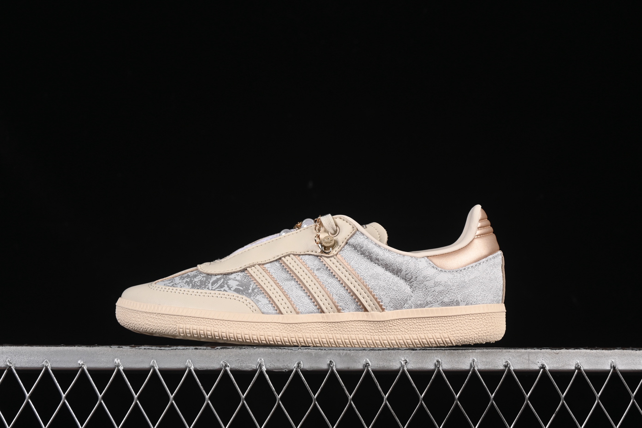  Adidas Samba OG JQ2616 阿迪三叶草休闲板鞋
尺码：35 36 36.5 37 