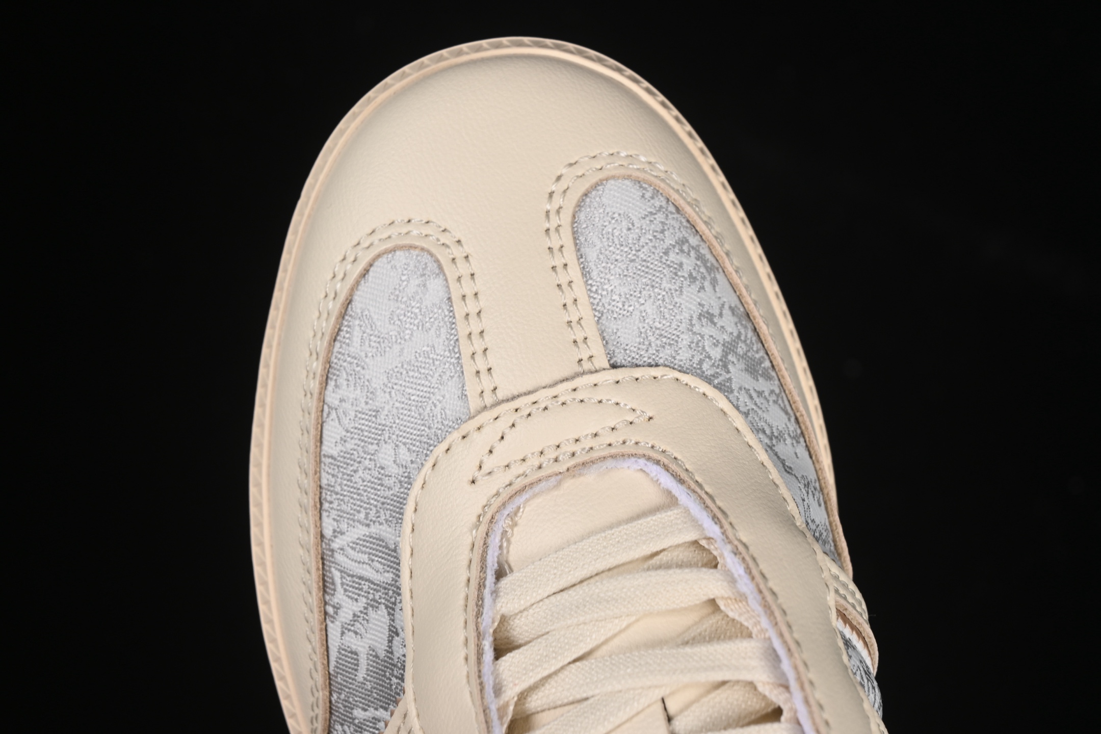 Adidas Samba OG JQ2616 阿迪三叶草休闲板鞋
尺码：35 36 36.5 37 