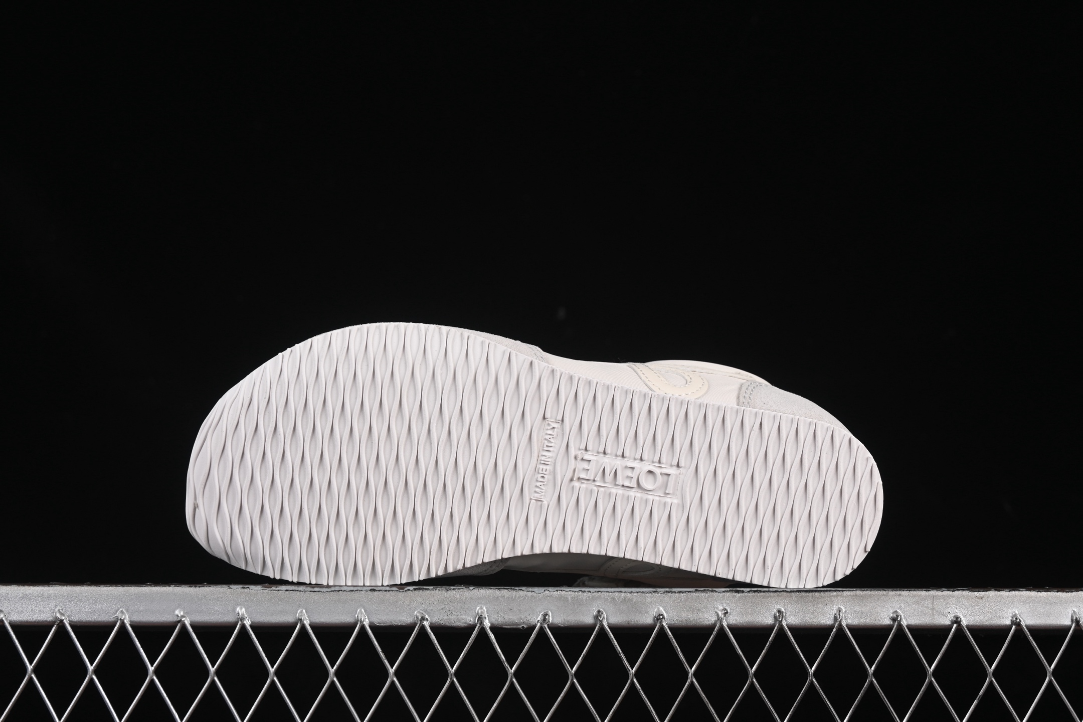 💰240纯原
Loewe Ballet Runner 2.0 Sneakers 罗意威 芭蕾舞2.0系列阿甘复古风德训薄底百搭休闲运动鞋
尺码：36 37 38 39 40 41 42 43 44 45 AJD4