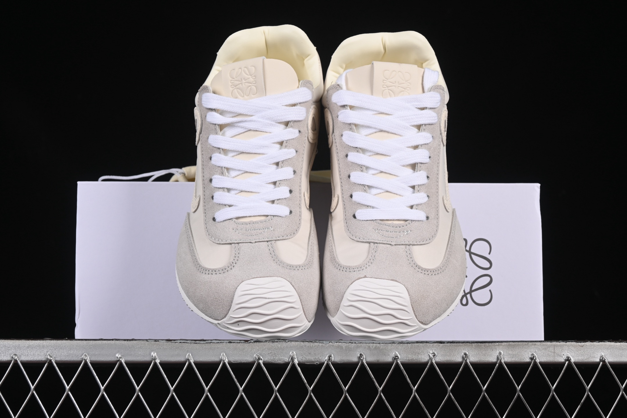 💰240纯原
Loewe Ballet Runner 2.0 Sneakers 罗意威 芭蕾舞2.0系列阿甘复古风德训薄底百搭休闲运动鞋
尺码：36 37 38 39 40 41 42 43 44 45 AJD4