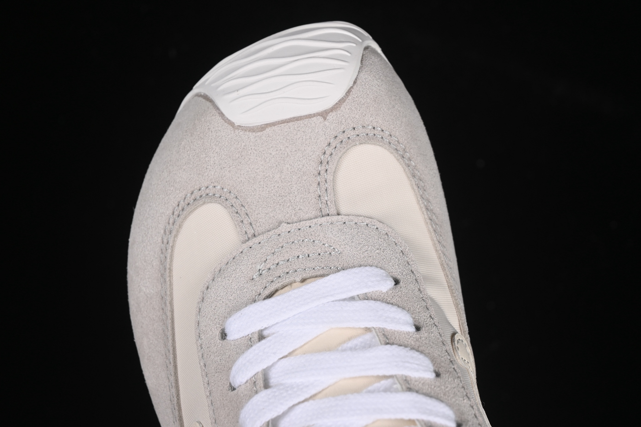 💰240纯原
Loewe Ballet Runner 2.0 Sneakers 罗意威 芭蕾舞2.0系列阿甘复古风德训薄底百搭休闲运动鞋
尺码：36 37 38 39 40 41 42 43 44 45 AJD4