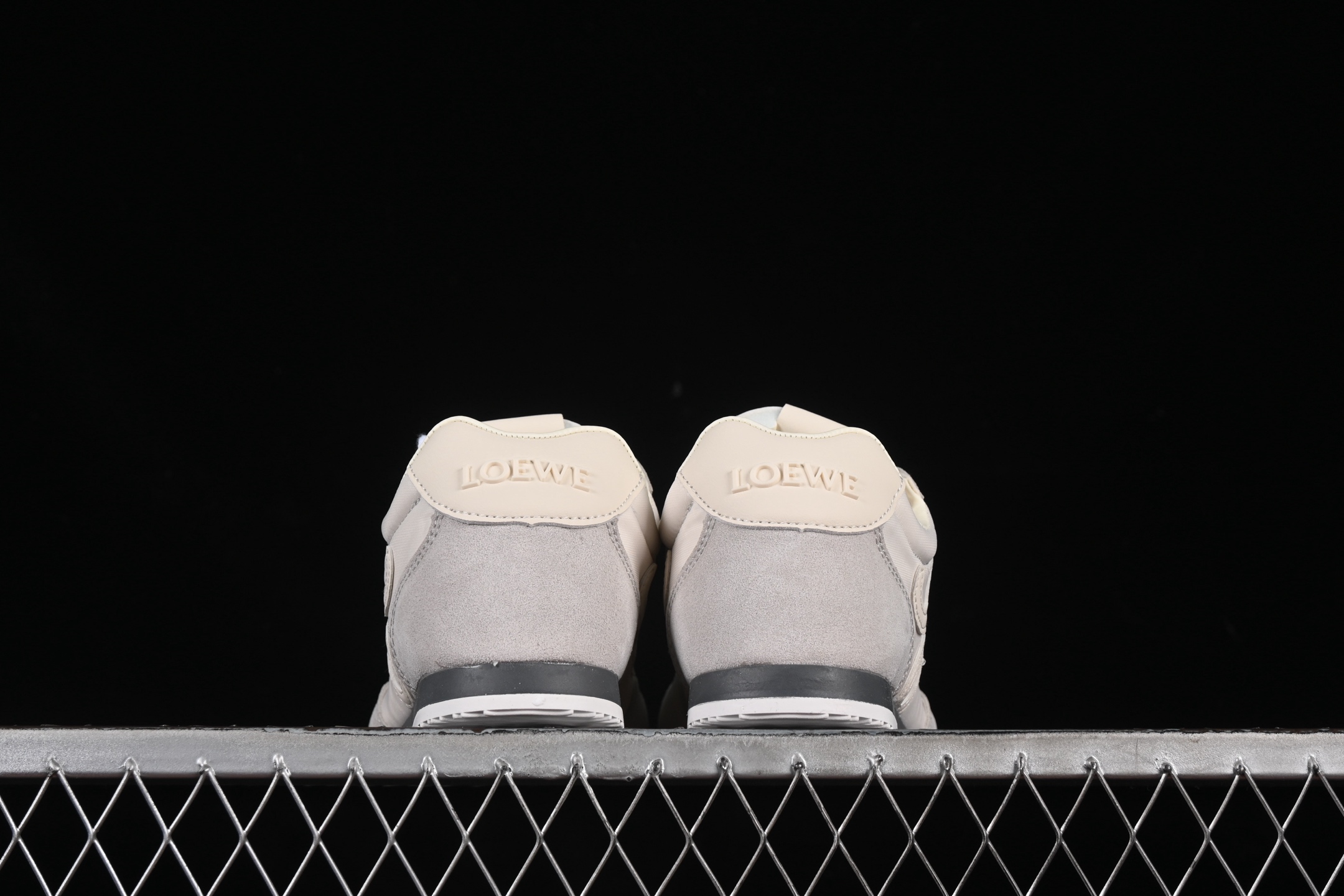 💰240纯原
Loewe Ballet Runner 2.0 Sneakers 罗意威 芭蕾舞2.0系列阿甘复古风德训薄底百搭休闲运动鞋
尺码：36 37 38 39 40 41 42 43 44 45 AJD4
