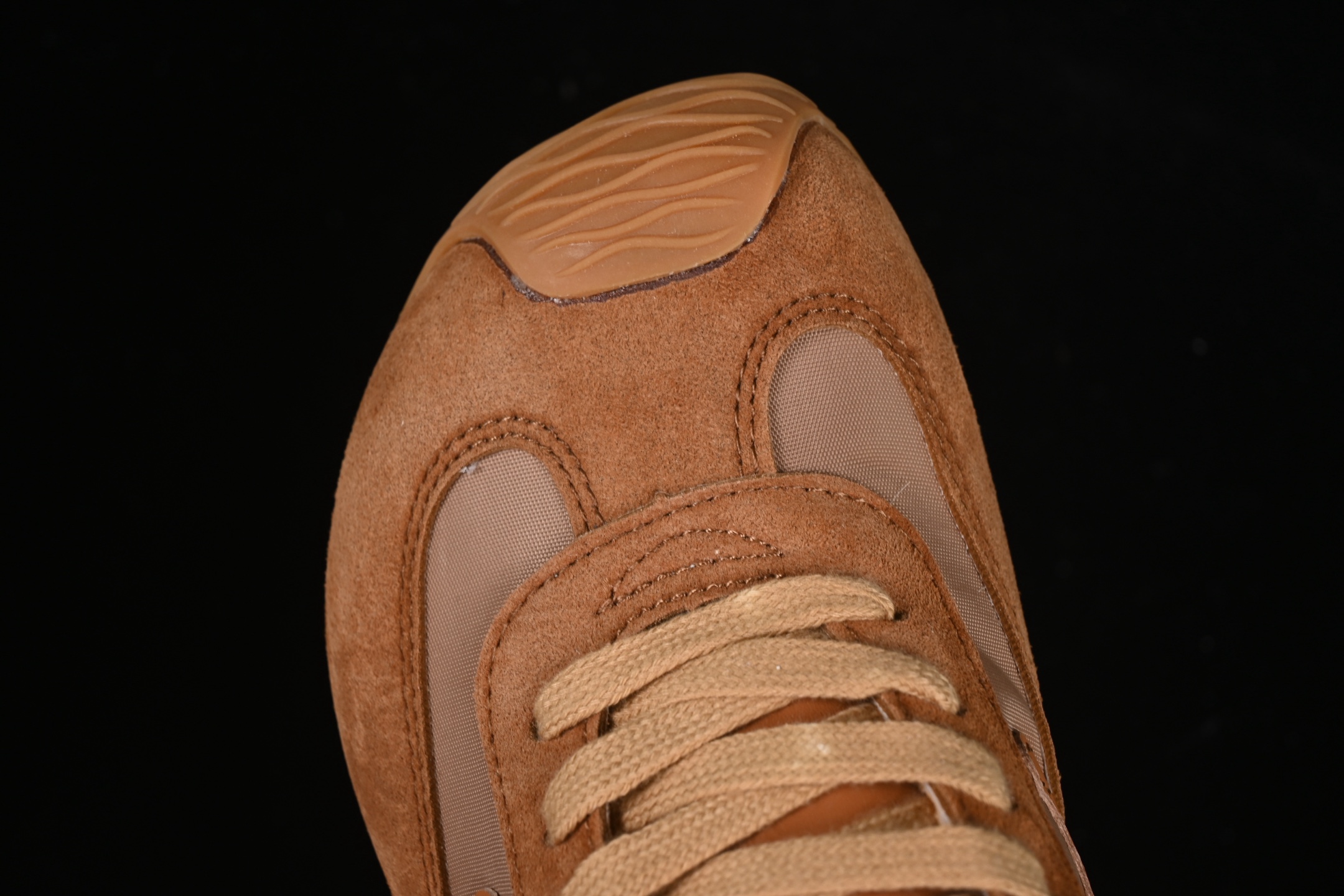 💰240纯原
 Loewe Ballet Runner 2.0 Sneakers 罗意威 芭蕾舞2.0系列阿甘复古风德训薄底百搭休闲运动鞋
尺码：36 37 38 39 40 41 42 43 44 45 AJD4