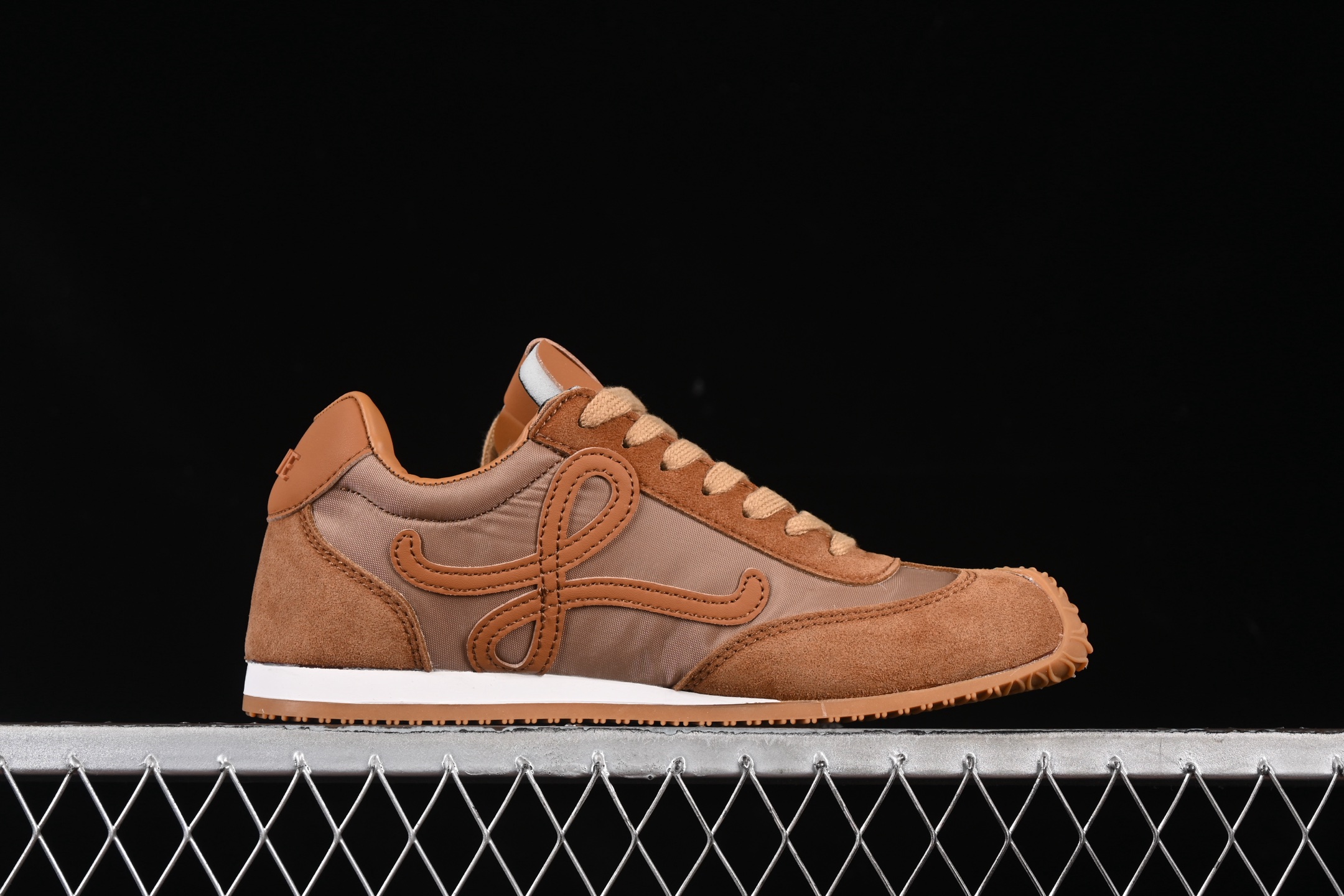 💰240纯原
 Loewe Ballet Runner 2.0 Sneakers 罗意威 芭蕾舞2.0系列阿甘复古风德训薄底百搭休闲运动鞋
尺码：36 37 38 39 40 41 42 43 44 45 AJD4