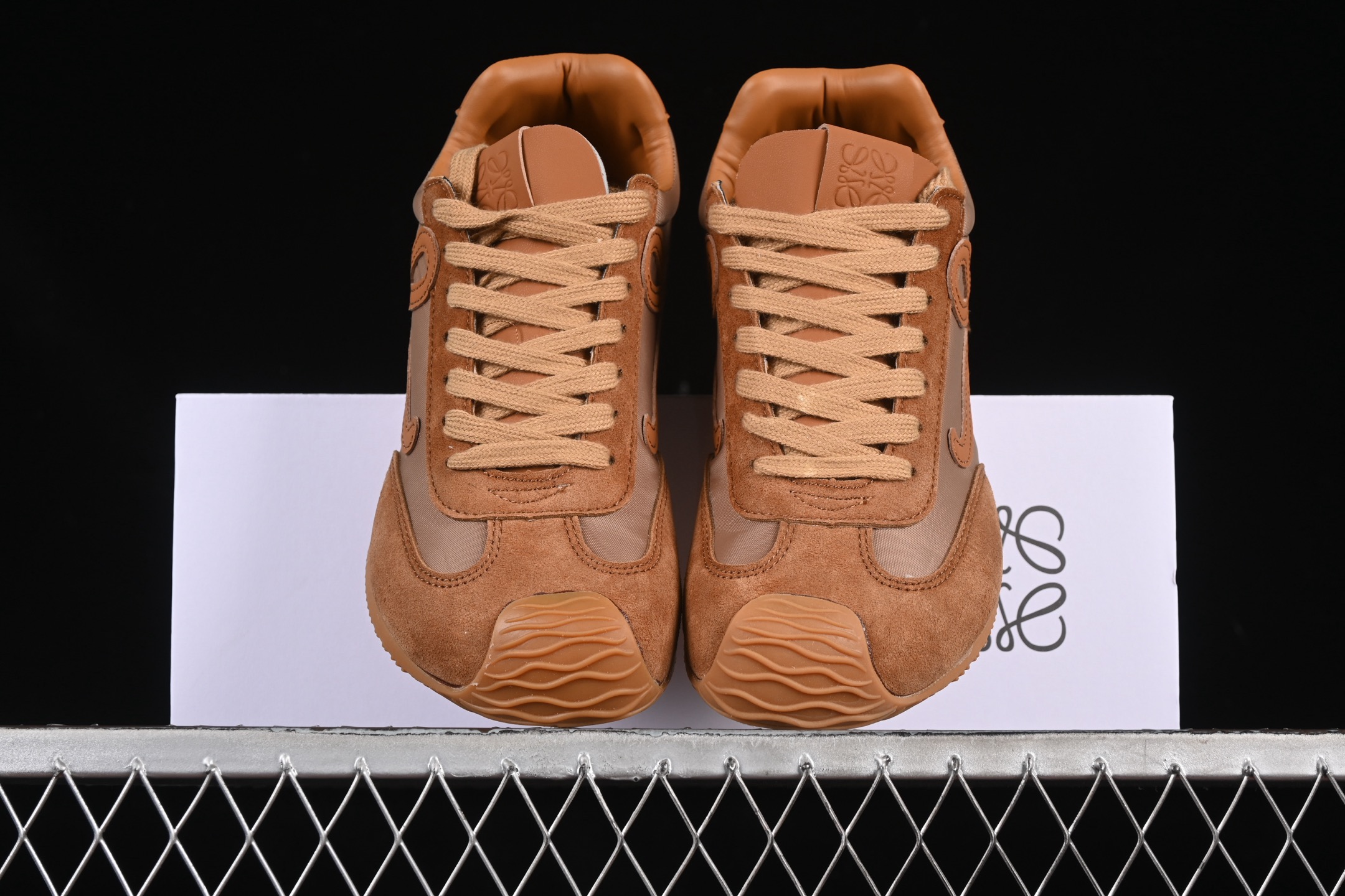 💰240纯原
 Loewe Ballet Runner 2.0 Sneakers 罗意威 芭蕾舞2.0系列阿甘复古风德训薄底百搭休闲运动鞋
尺码：36 37 38 39 40 41 42 43 44 45 AJD4