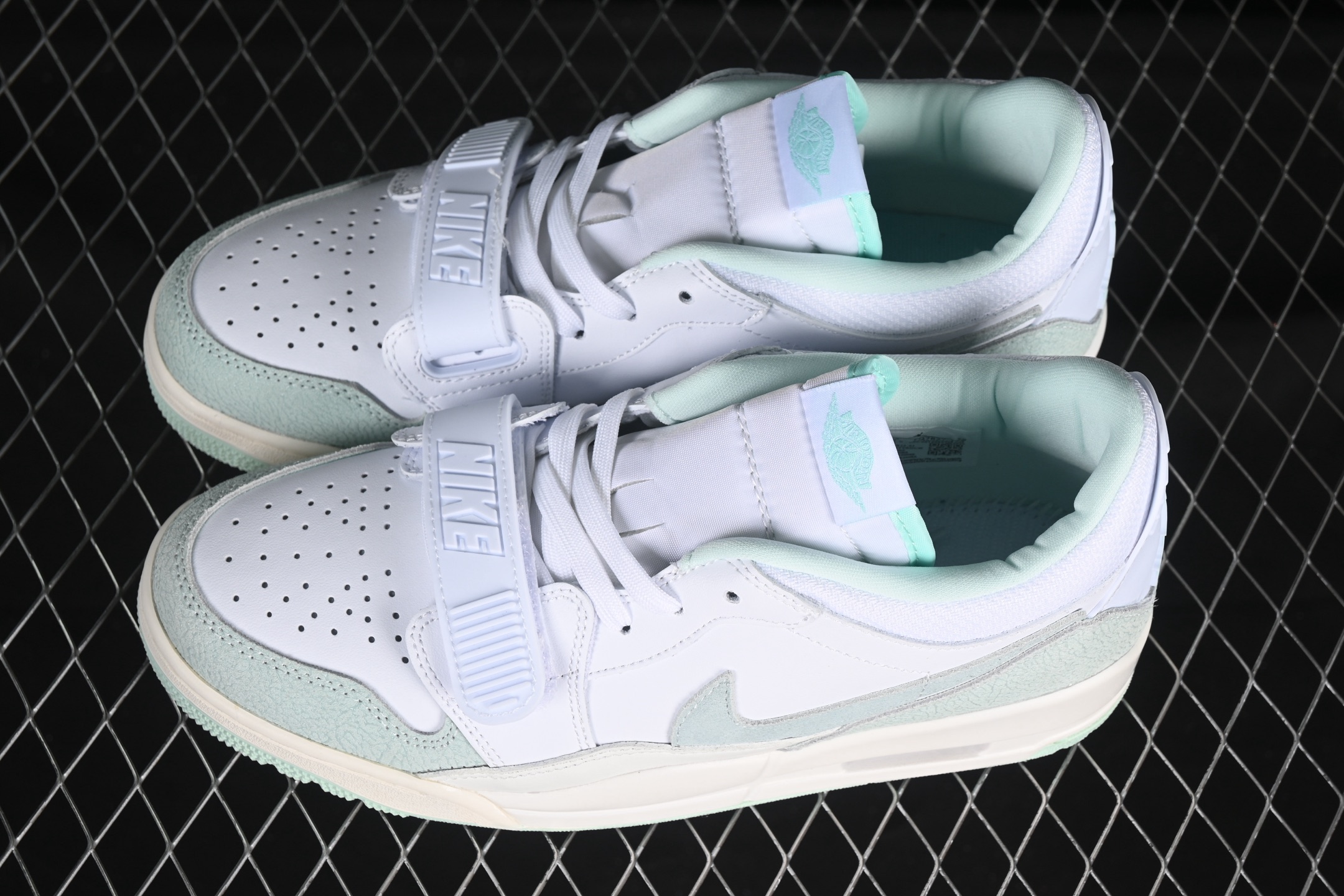 💰200真标💰240公司级💰280纯原
Air Jordan Legacy 312 Low AJ312 乔312 头层 魔术贴三合一板鞋 FQ7827-103
尺码：36 36.5 37.5 38 38.5 39 40 40.5 41 42 42.5 43 44 44.5 45 46 ZZC3