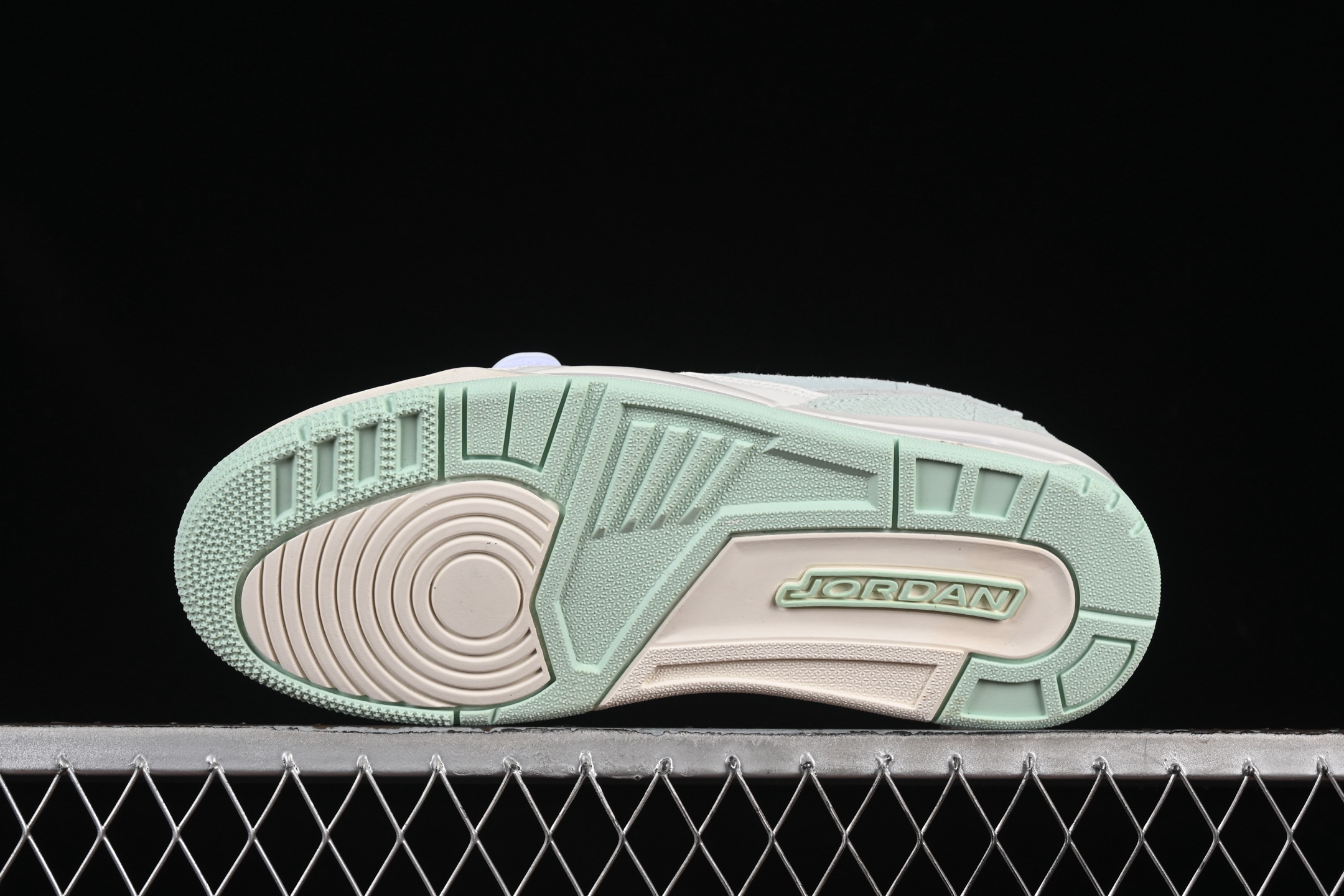💰200真标💰240公司级💰280纯原
Air Jordan Legacy 312 Low AJ312 乔312 头层 魔术贴三合一板鞋 FQ7827-103
尺码：36 36.5 37.5 38 38.5 39 40 40.5 41 42 42.5 43 44 44.5 45 46 ZZC3