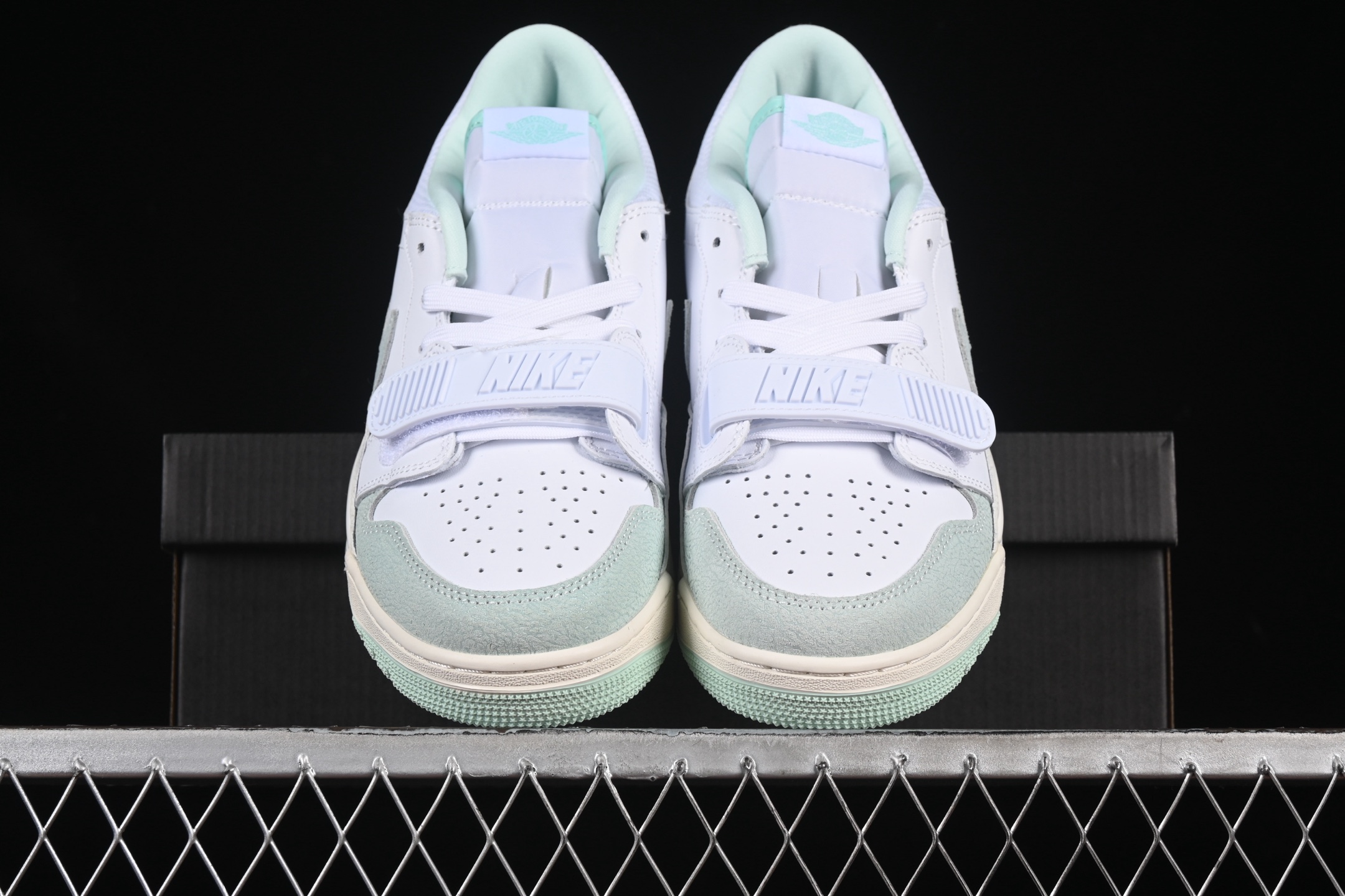 💰200真标💰240公司级💰280纯原
Air Jordan Legacy 312 Low AJ312 乔312 头层 魔术贴三合一板鞋 FQ7827-103
尺码：36 36.5 37.5 38 38.5 39 40 40.5 41 42 42.5 43 44 44.5 45 46 ZZC3