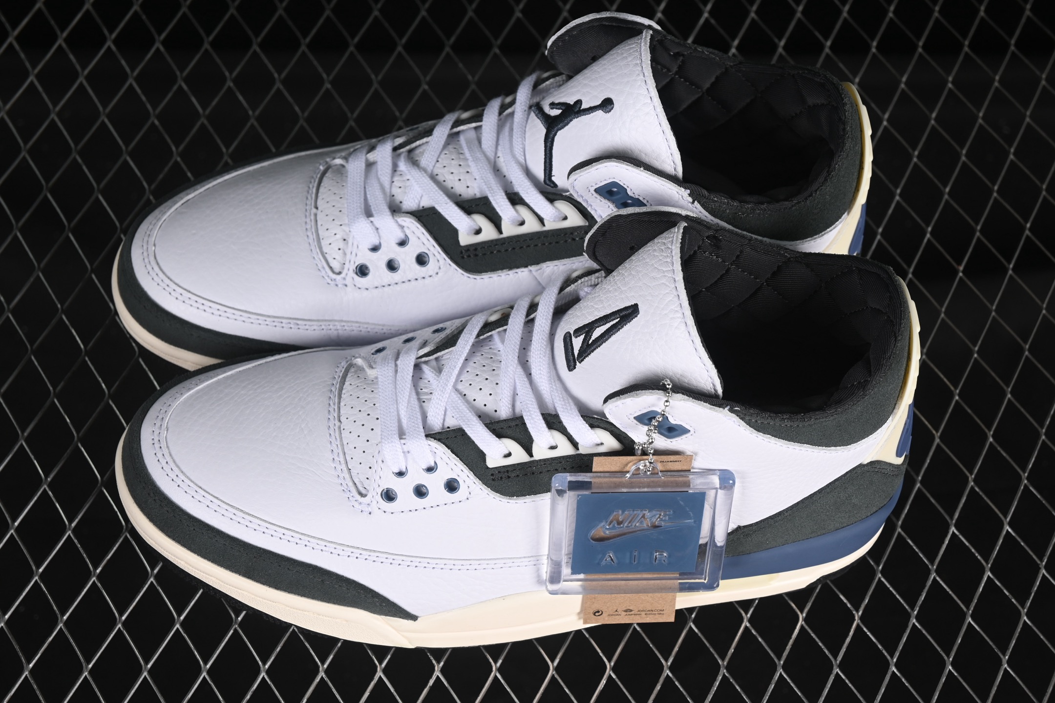 💰520顶级
Air Jordan 3 Retro OG SP "Diffused Blue" AJ3 乔3白蓝水泥 HV8571-100
#大厂出品 原楦原纸板 细节如图所 客供原厂材料开发 极致一眼正品既视感 细节如图所
尺码:36 36.5 37.5 38 38.5 39 40 40.5 41 42 42.5 43 44 44.5 45 46 47.5 B.G7