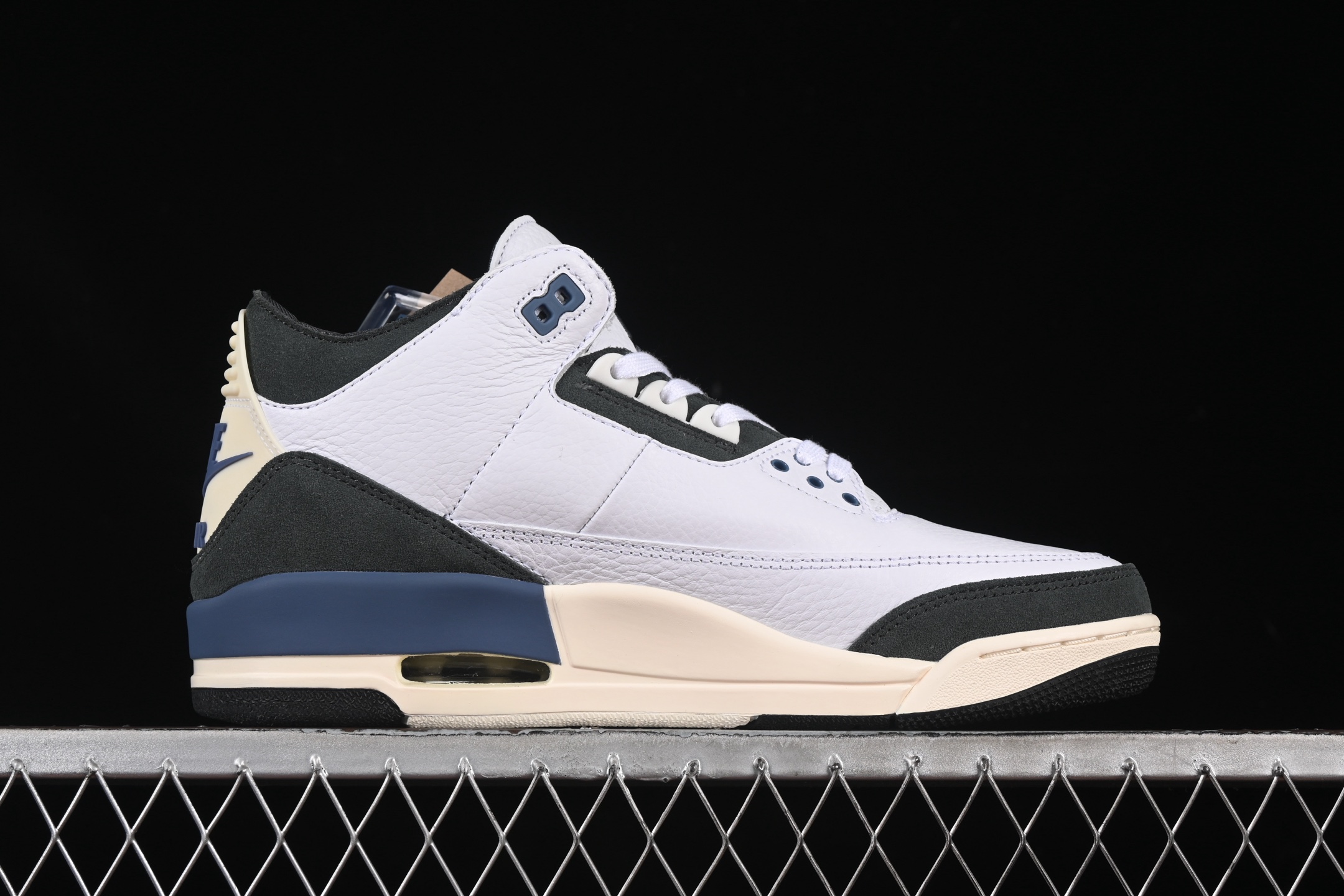 💰520顶级
Air Jordan 3 Retro OG SP "Diffused Blue" AJ3 乔3白蓝水泥 HV8571-100
#大厂出品 原楦原纸板 细节如图所 客供原厂材料开发 极致一眼正品既视感 细节如图所
尺码:36 36.5 37.5 38 38.5 39 40 40.5 41 42 42.5 43 44 44.5 45 46 47.5 B.G7