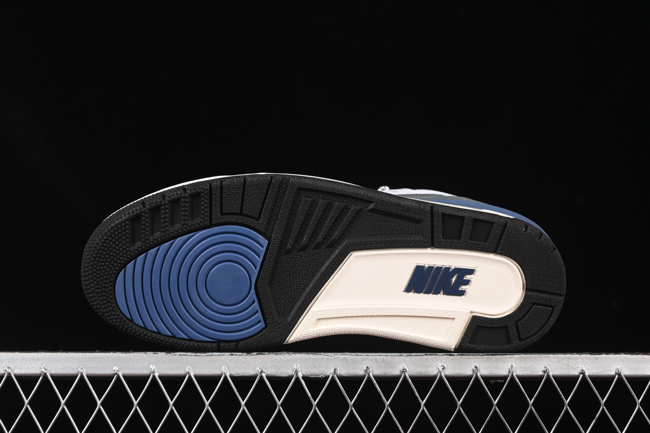 💰520顶级
Air Jordan 3 Retro OG SP "Diffused Blue" AJ3 乔3白蓝水泥 HV8571-100
#大厂出品 原楦原纸板 细节如图所 客供原厂材料开发 极致一眼正品既视感 细节如图所
尺码:36 36.5 37.5 38 38.5 39 40 40.5 41 42 42.5 43 44 44.5 45 46 47.5 B.G7