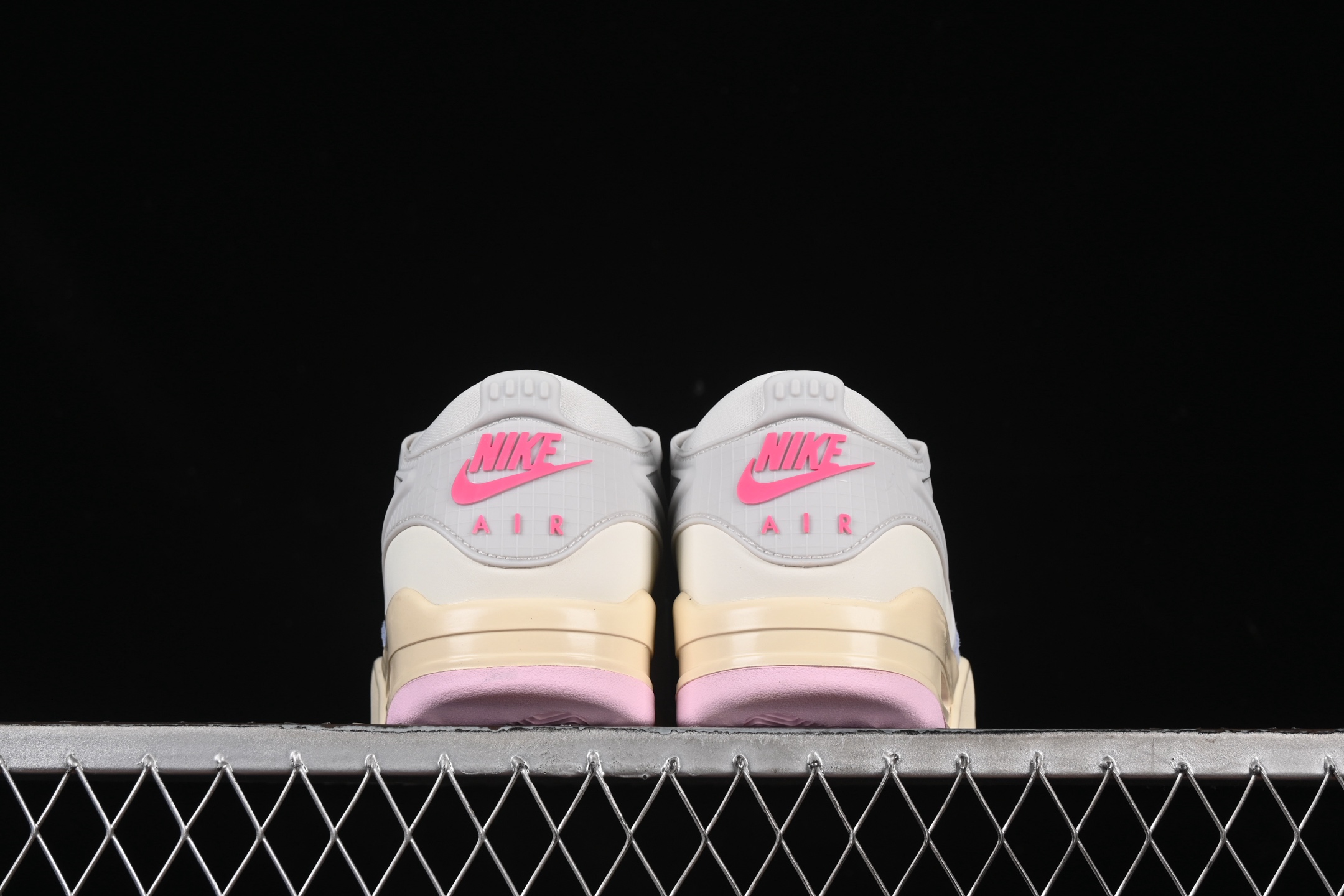 💰280纯原
Air Jordan 4 "Remastered" AJ4 乔4重制 IB4466-025
#改造后的设计采用了由纺织网布、皮革和麂皮混合而成,散发出时尚、高级的外观,同时保持了其受人喜爱的原始结构。
尺码:36 36.5 37.5 38 38.5 39 40 40.5 41 42 42.5 43 44 44.5 45 46 47.5 LTD4