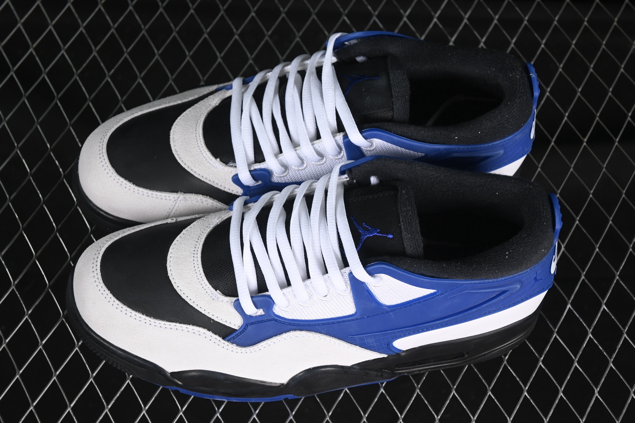 💰280纯原
Air Jordan 4 "Remastered" AJ4 乔4重制 FQ7939-140
#改造后的设计采用了由纺织网布、皮革和麂皮混合而成,散发出时尚、高级的外观,同时保持了其受人喜爱的原始结构。
尺码:36 36.5 37.5 38 38.5 39 40 40.5 41 42 42.5 43 44 44.5 45 46 47.5 LTD4